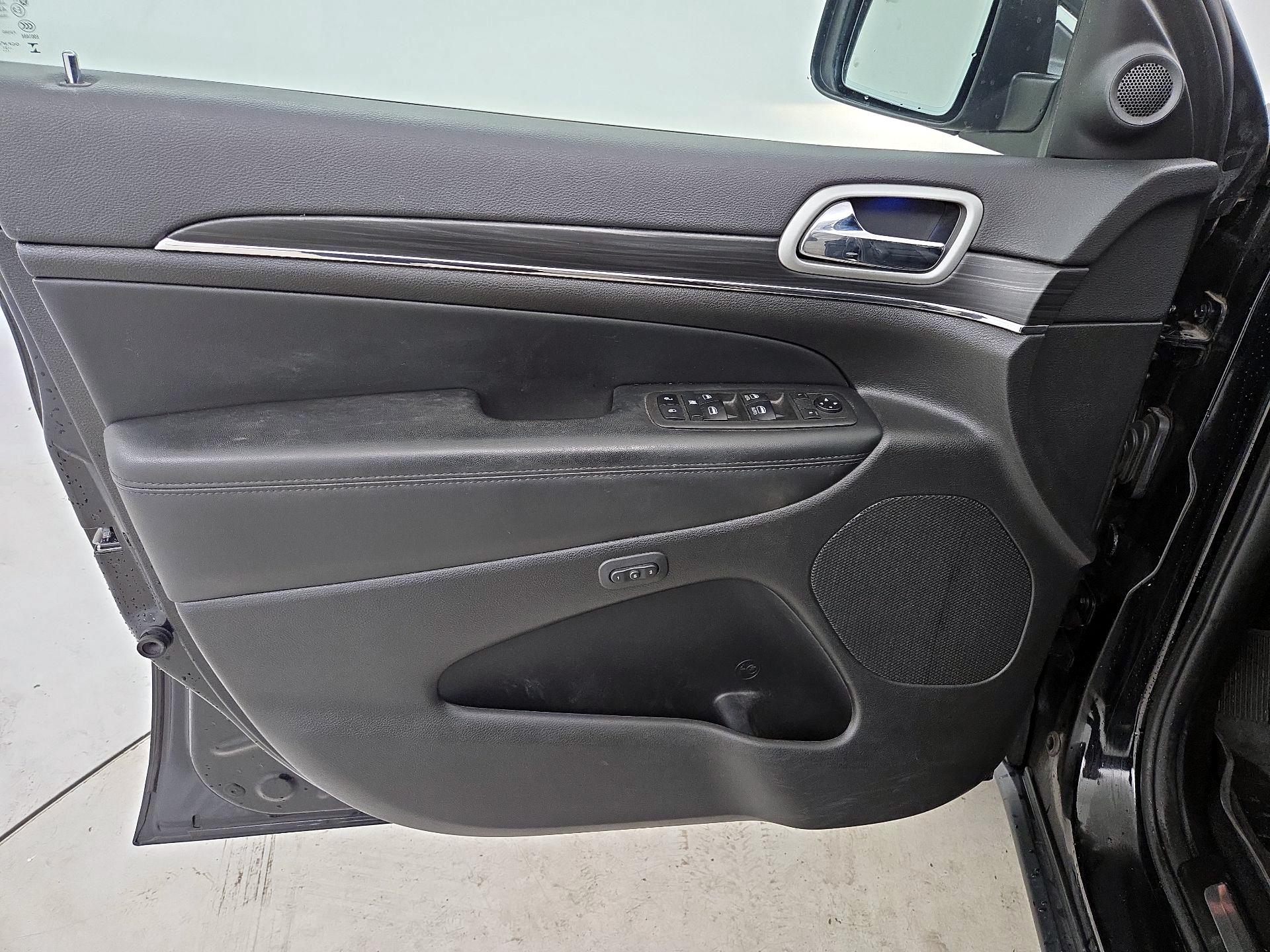 Thumbnail: 2021 Jeep Grand Cherokee - 12