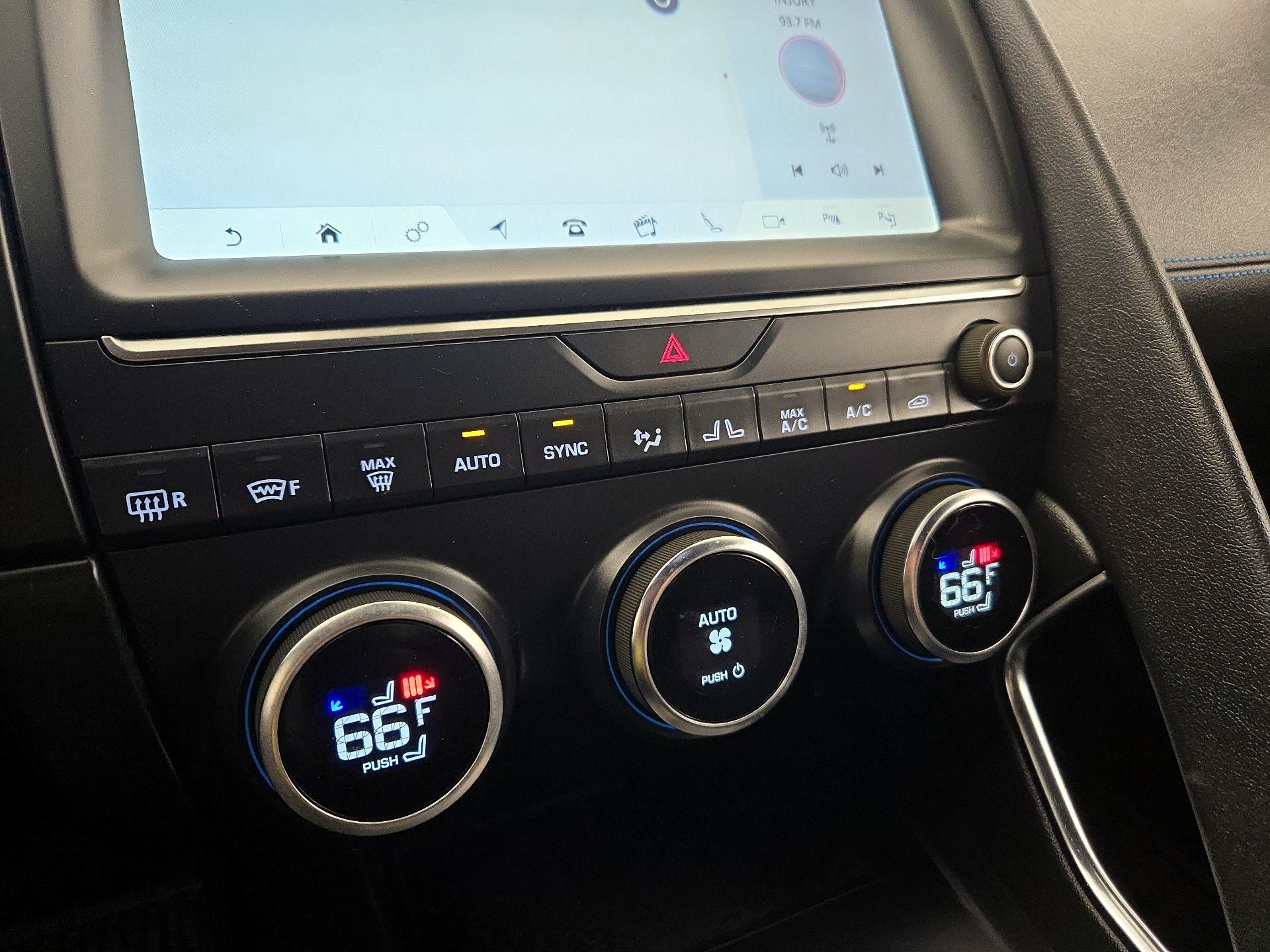 Thumbnail: 2020 Jaguar E-Pace - 15