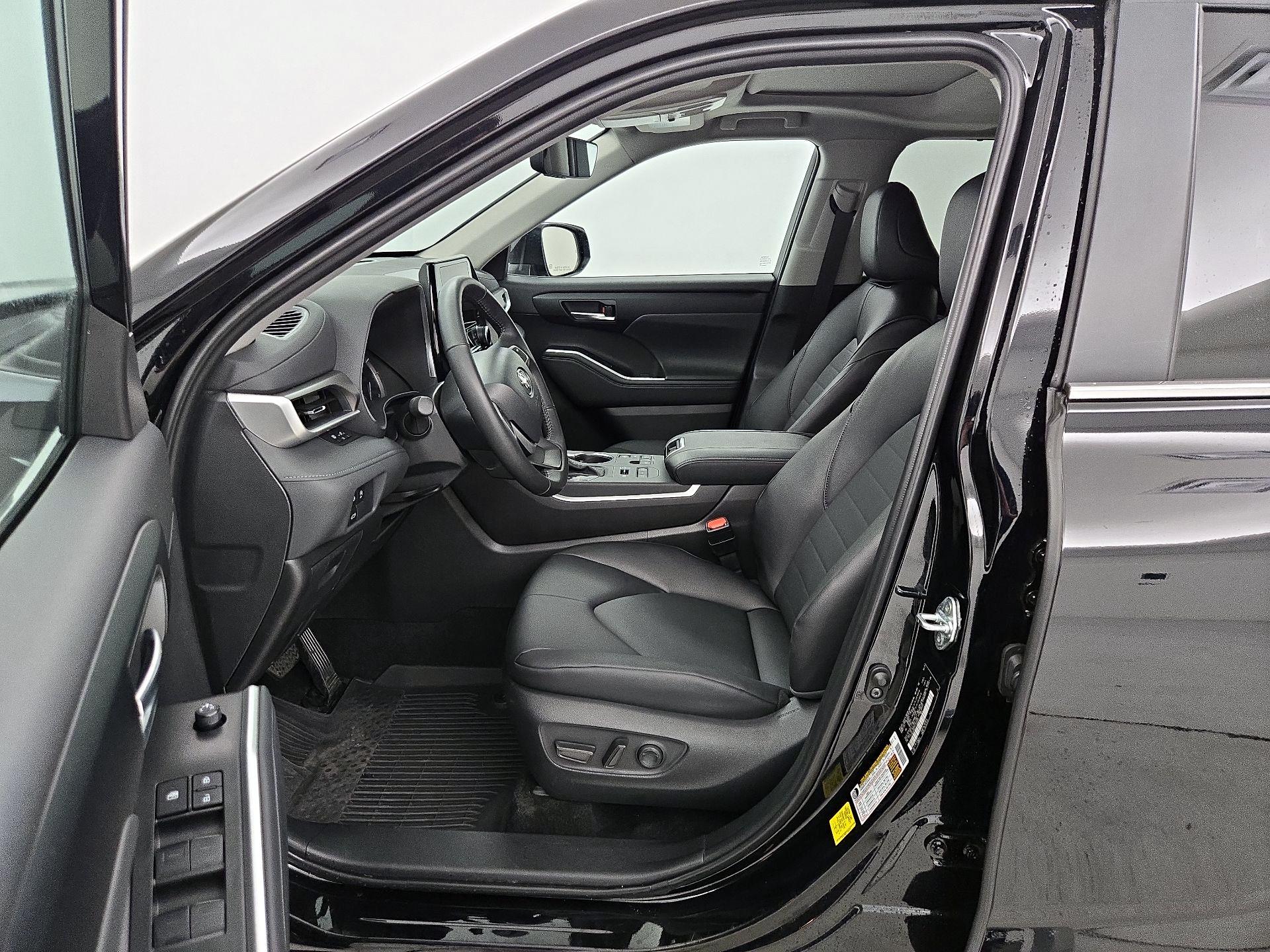Thumbnail: 2026 Toyota Highlander - 11