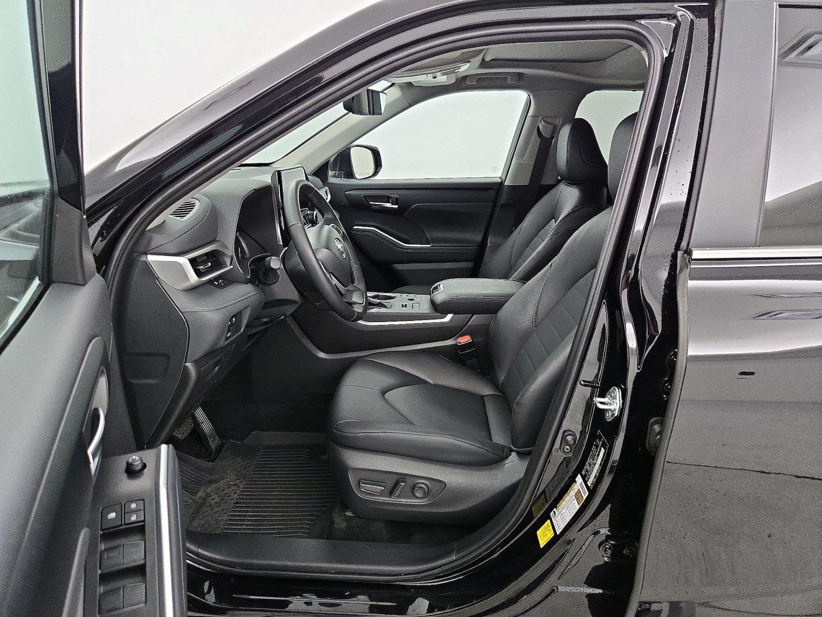 2026 Toyota Highlander XLE - Photo 12