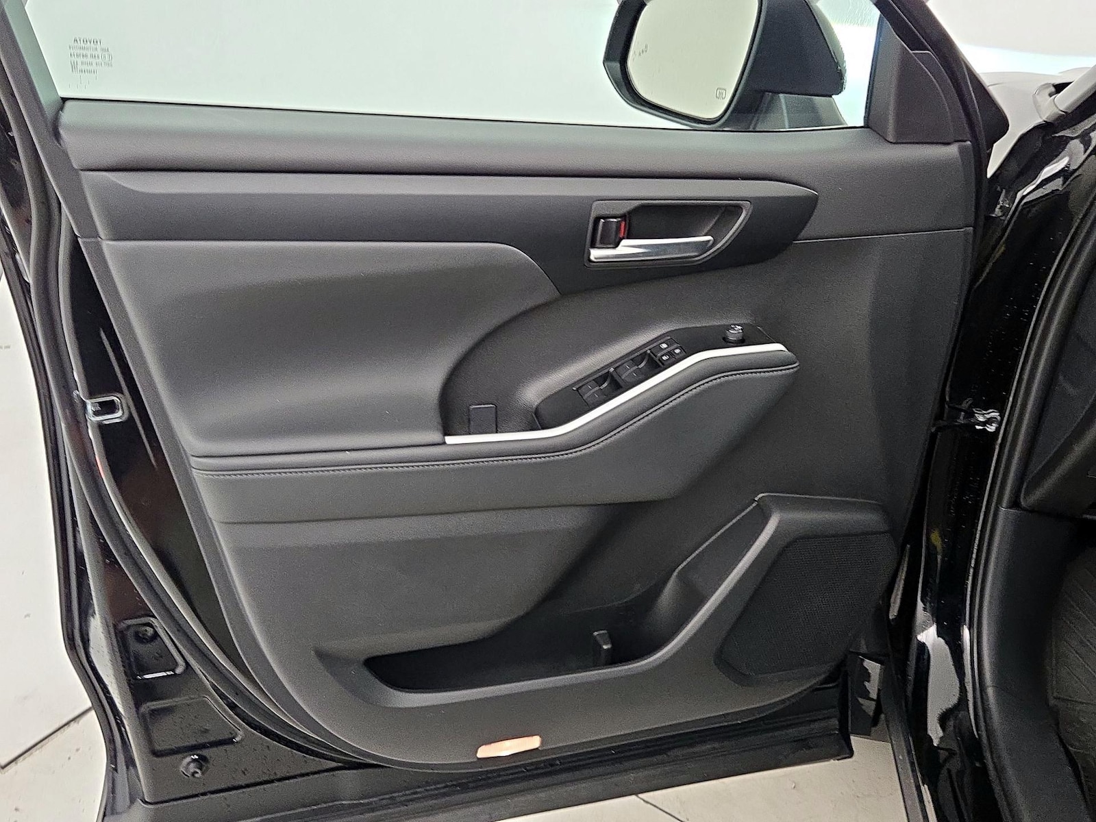 2026 Toyota Highlander XLE - Photo 13