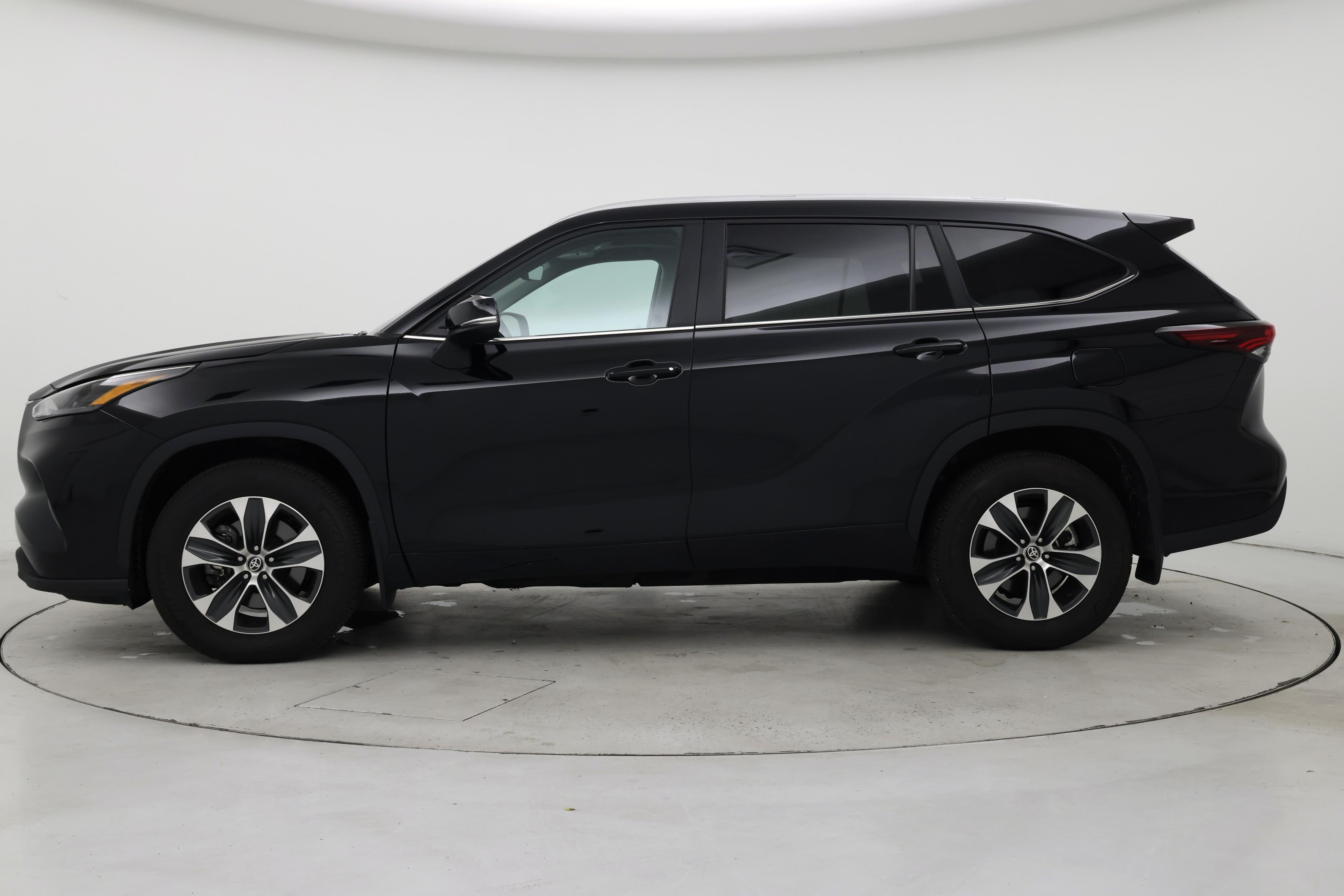 Thumbnail: 2026 Toyota Highlander - 3