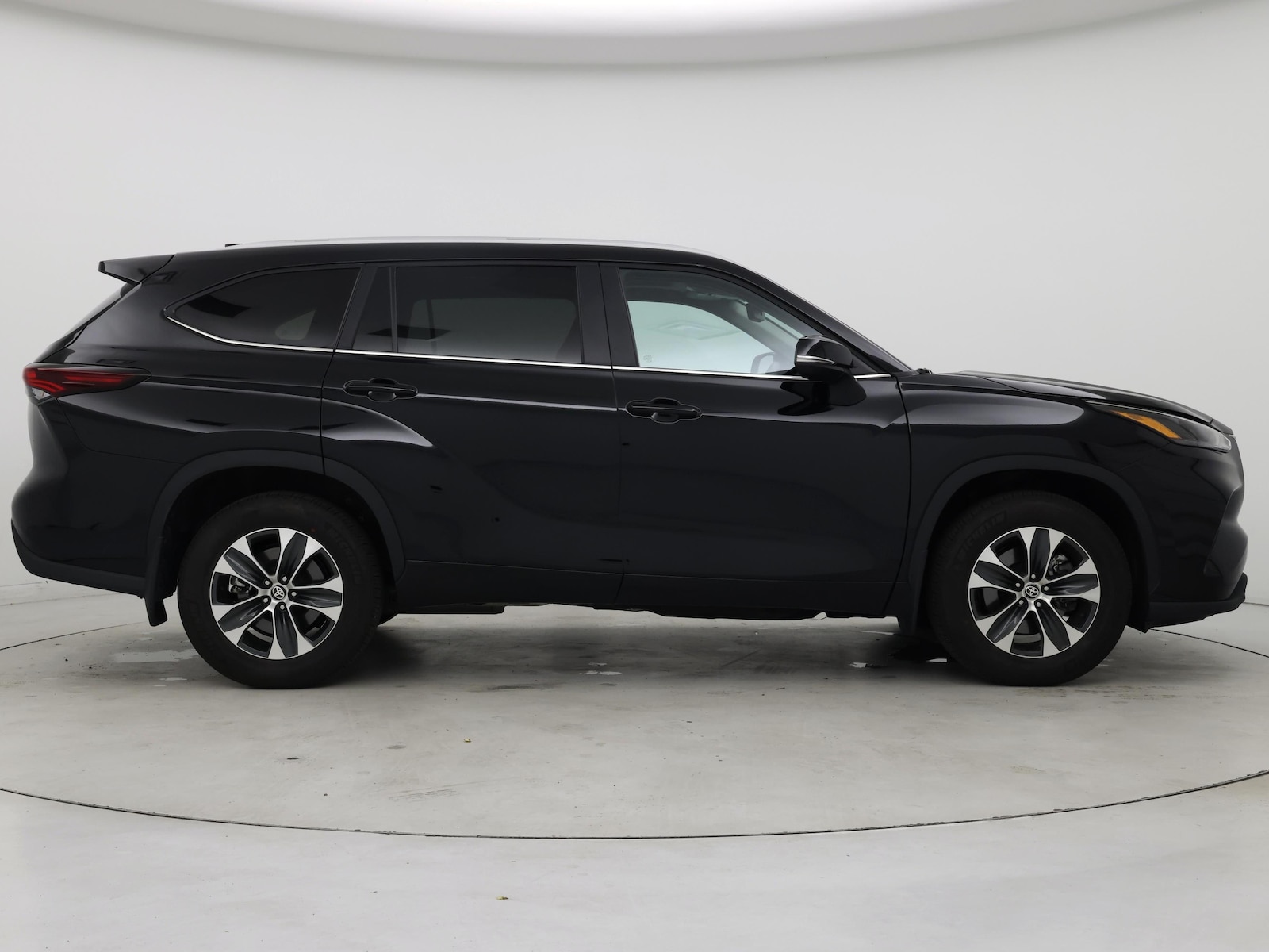 2026 Toyota Highlander XLE - Photo 8