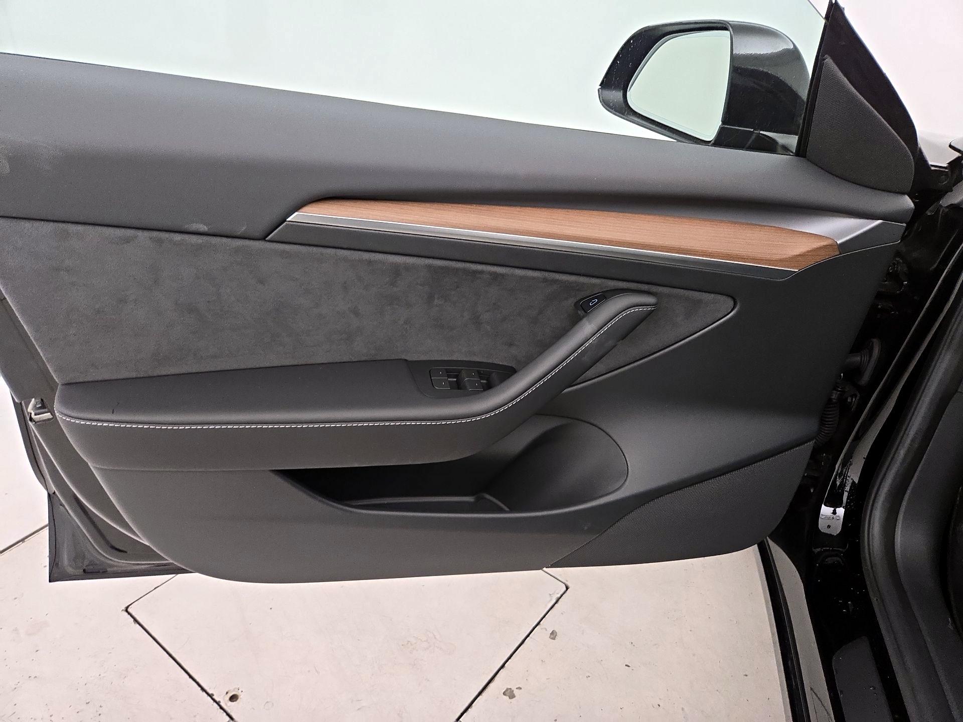 Thumbnail: 2023 Tesla Model 3 - 12