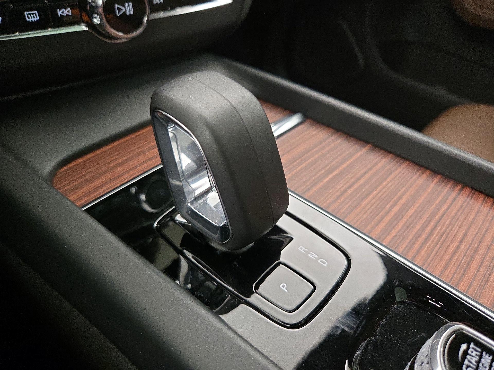 Thumbnail: 2025 Volvo XC60 - 18