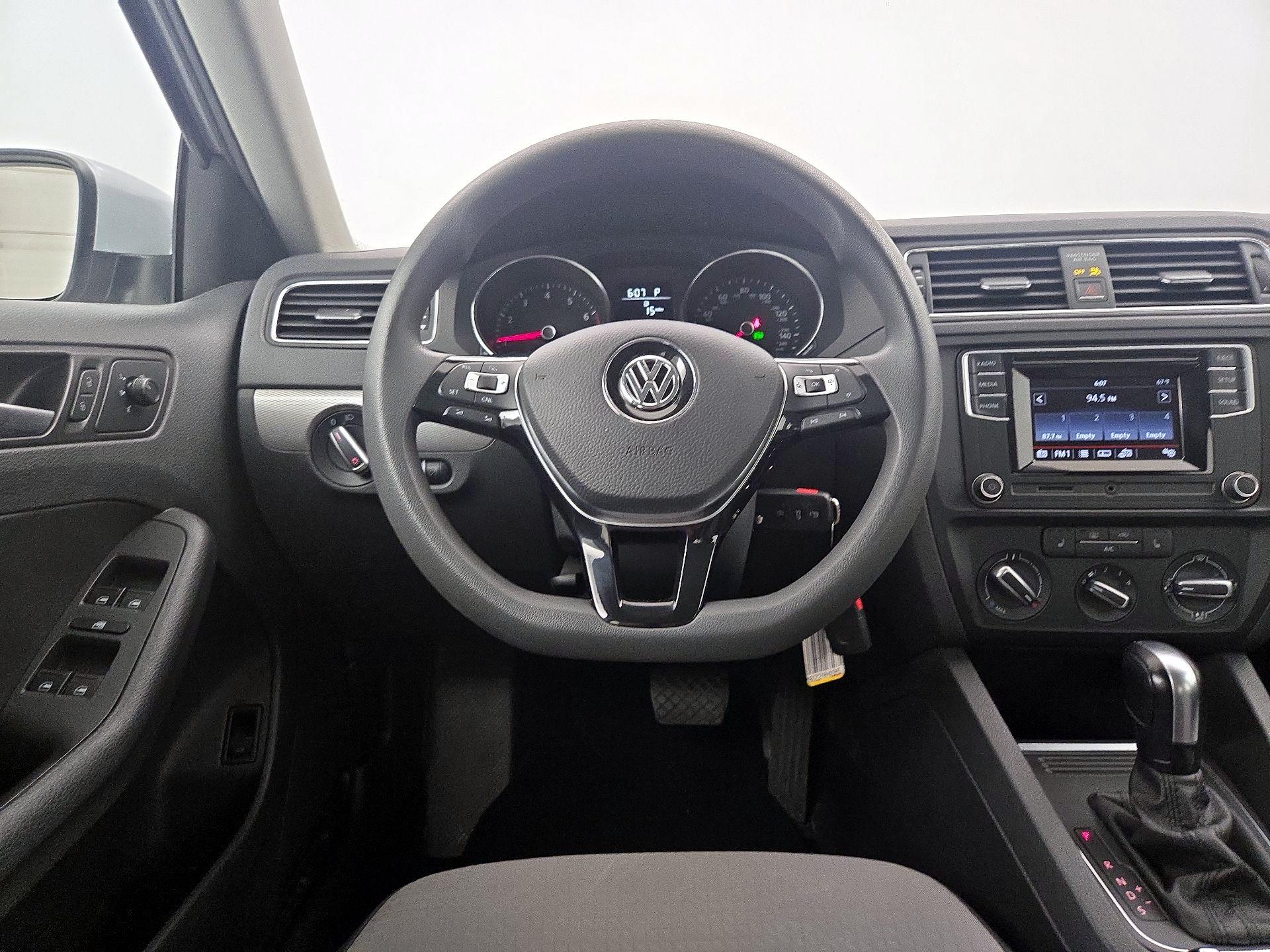 Thumbnail: 2017 Volkswagen Jetta - 10