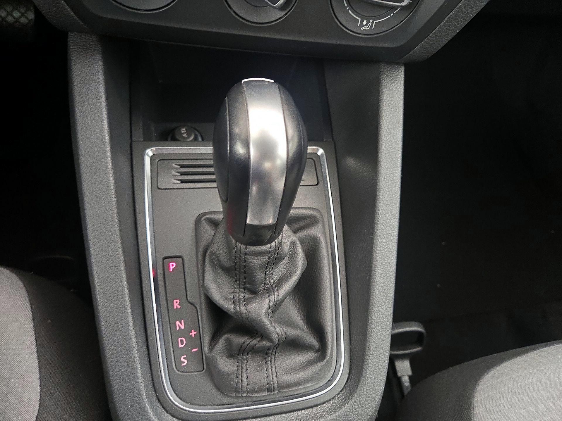 Thumbnail: 2017 Volkswagen Jetta - 17
