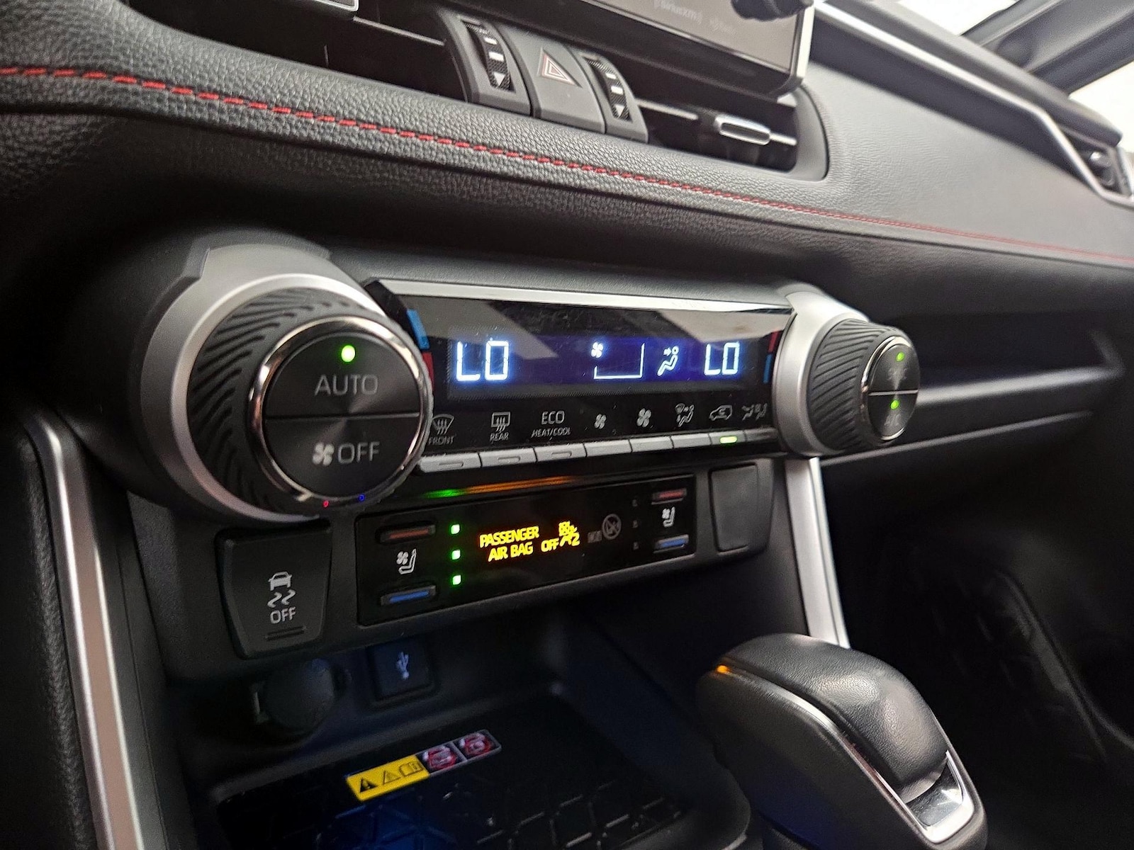 2022 Toyota RAV4 XSE - Photo 18