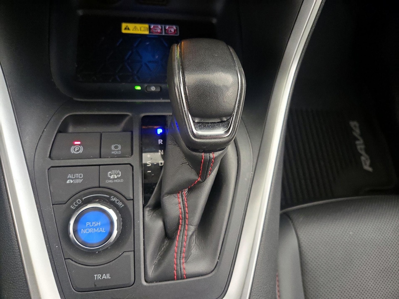 2022 Toyota RAV4 XSE - Photo 19