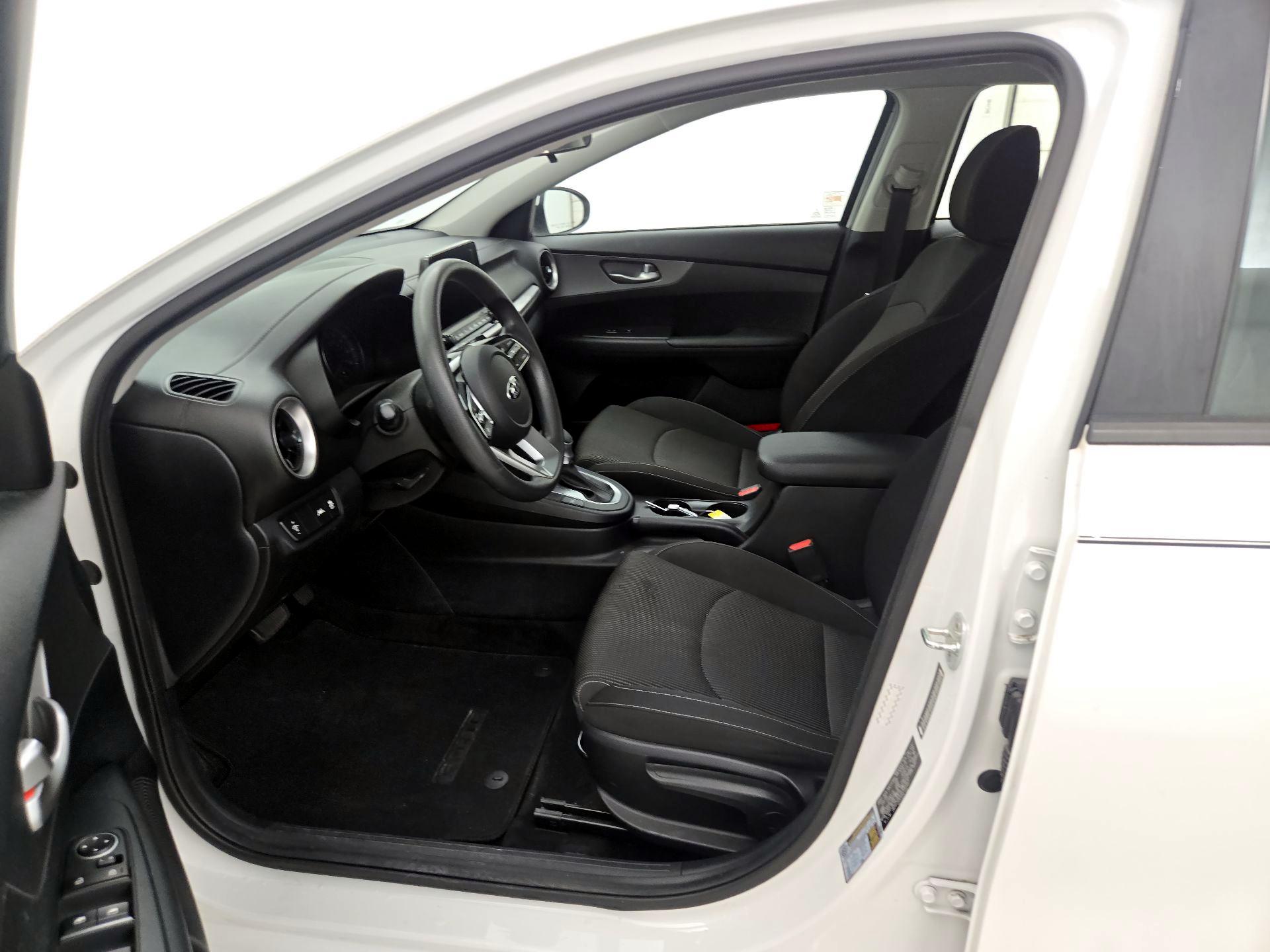 Thumbnail: 2019 Kia Forte - 11