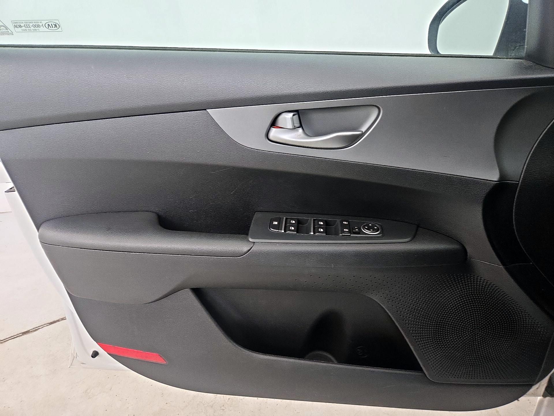 Thumbnail: 2019 Kia Forte - 12