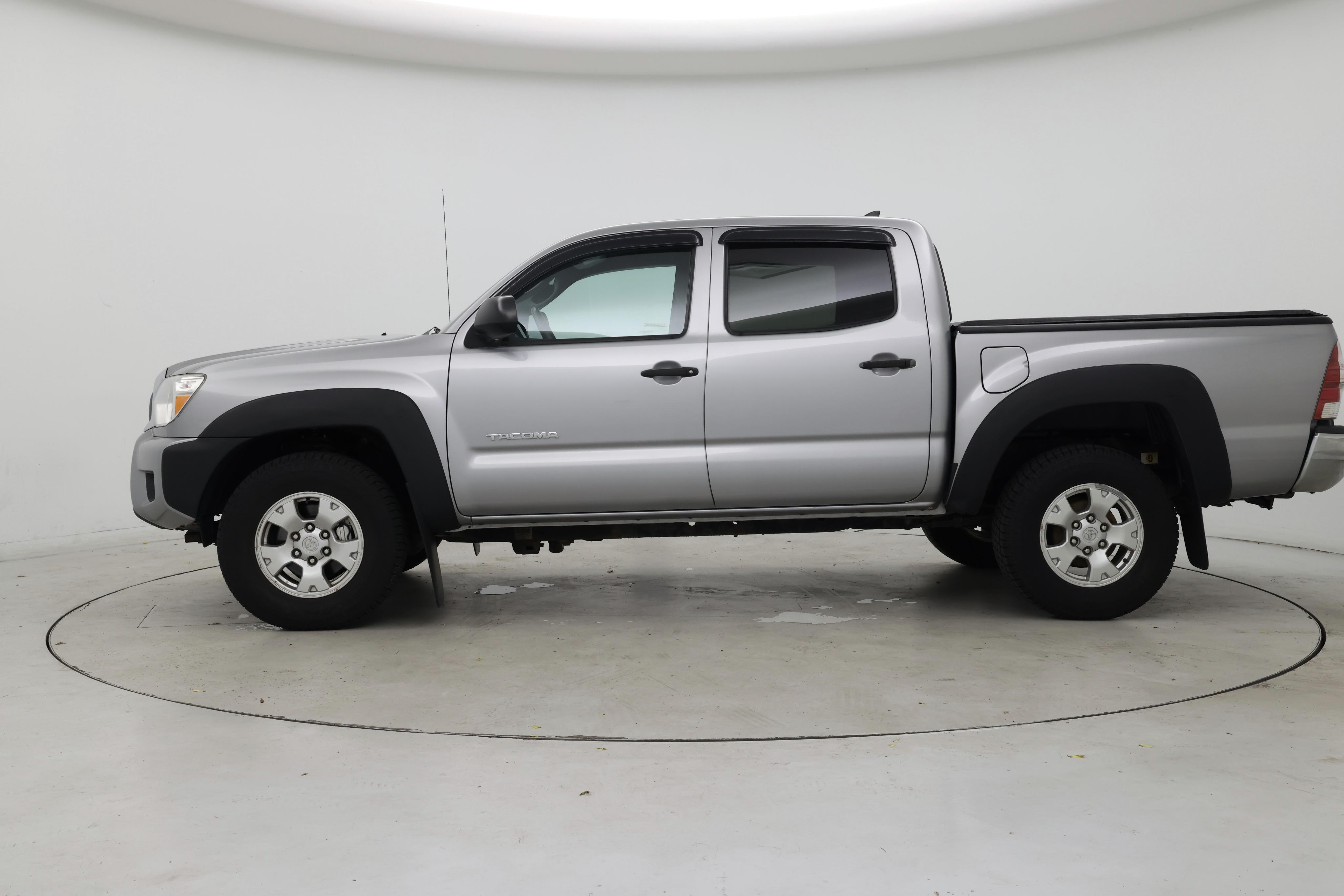 Thumbnail: 2015 Toyota Tacoma - 3