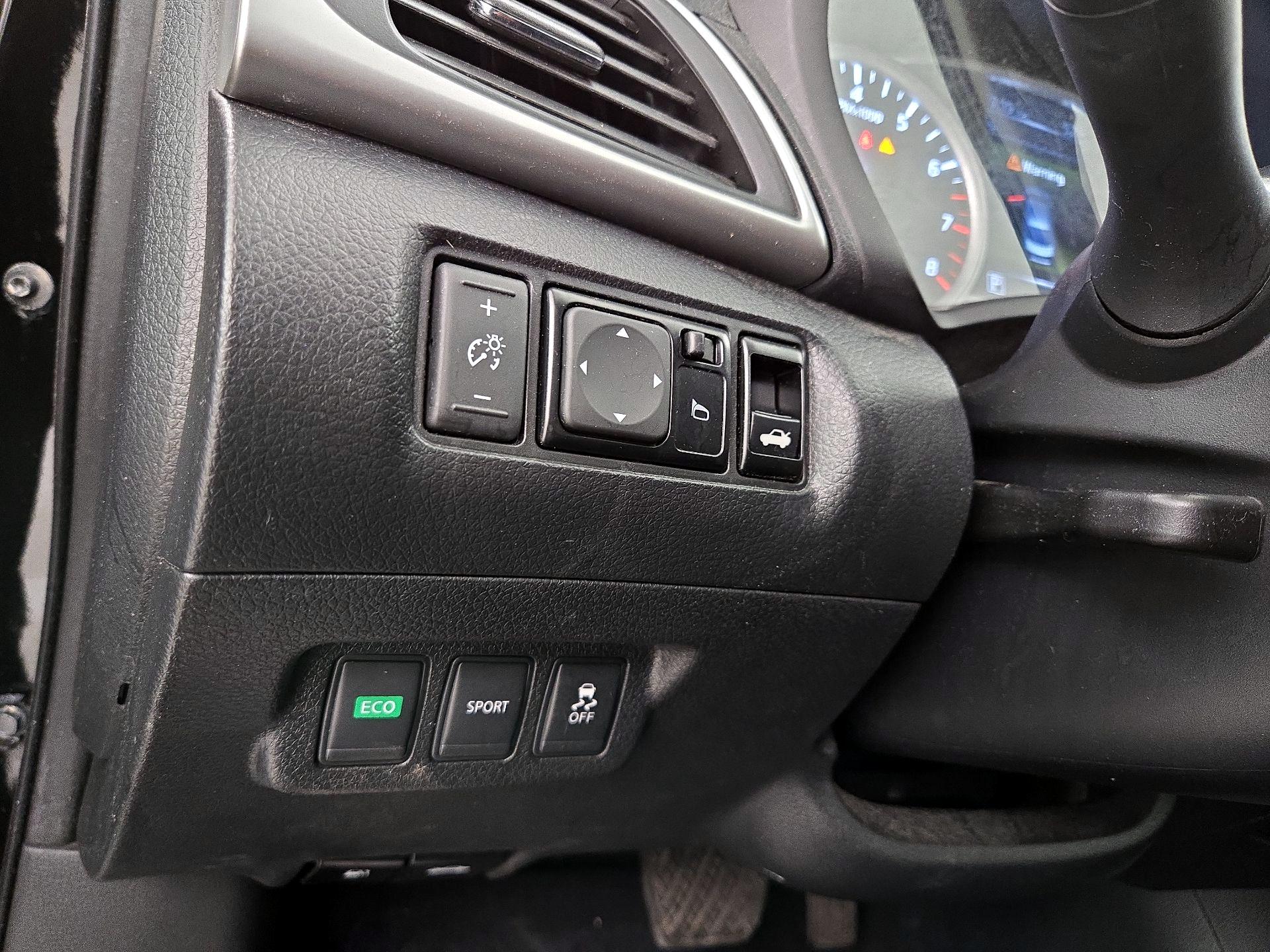Thumbnail: 2016 Nissan Sentra - 13