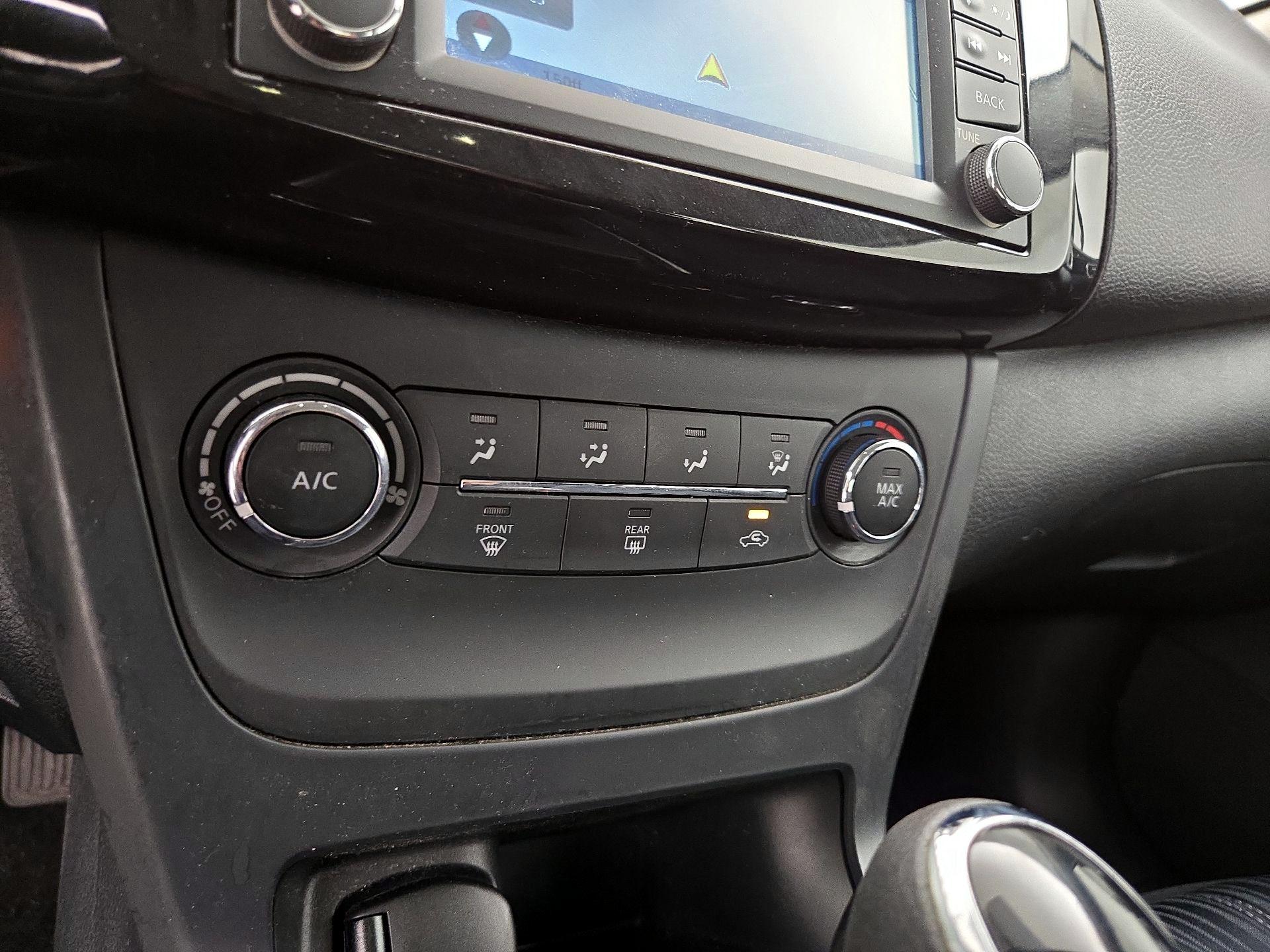 Thumbnail: 2016 Nissan Sentra - 17