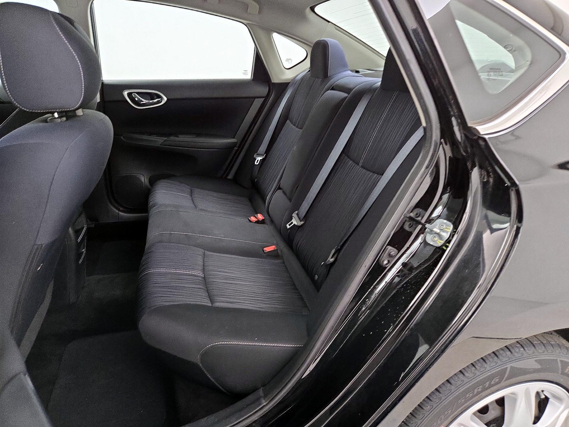 Thumbnail: 2016 Nissan Sentra - 20