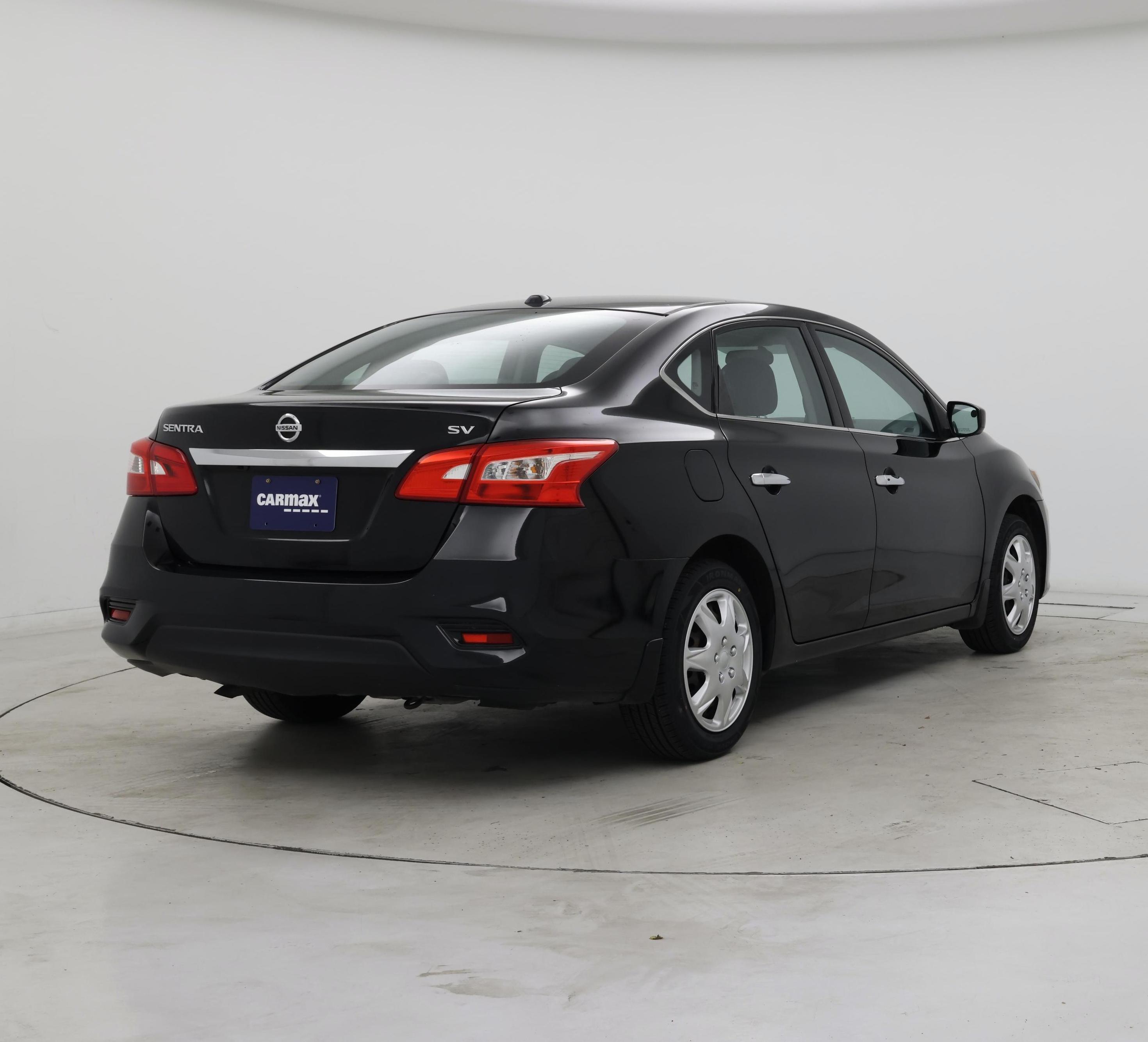 Thumbnail: 2016 Nissan Sentra - 8