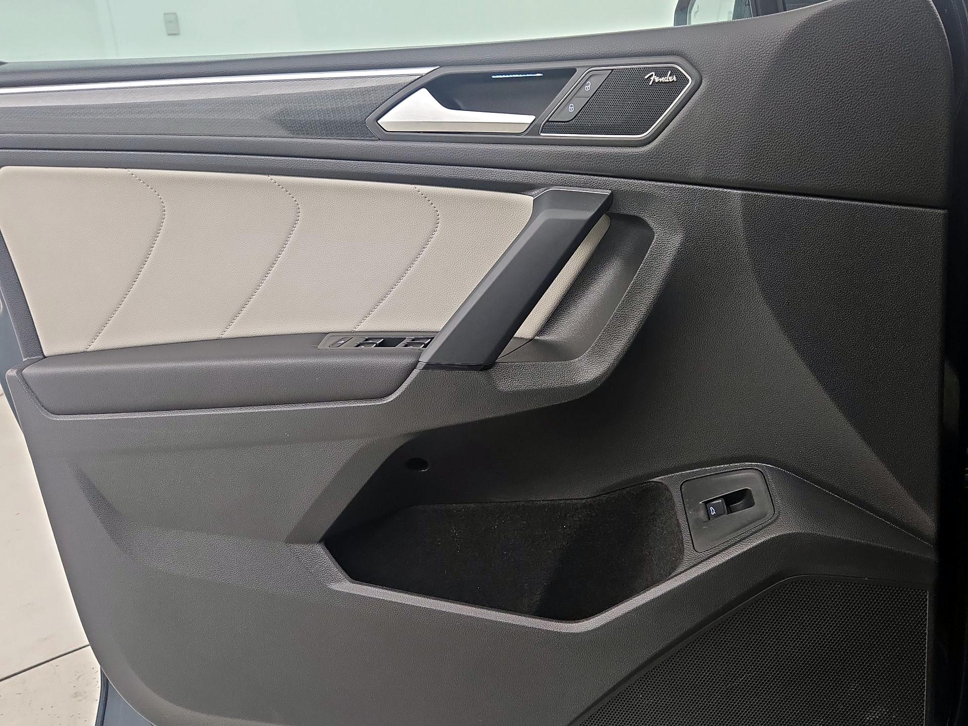Thumbnail: 2019 Volkswagen Tiguan - 12