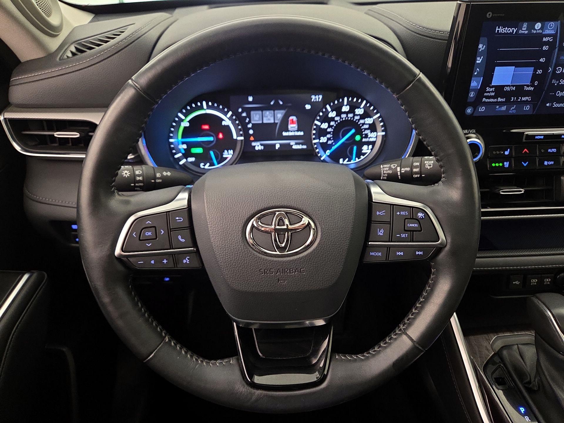 Thumbnail: 2021 Toyota Highlander - 10