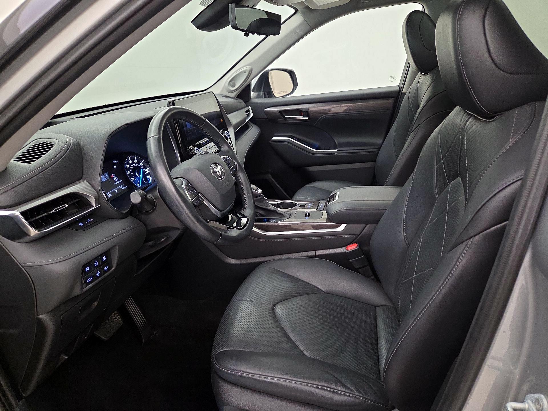 Thumbnail: 2021 Toyota Highlander - 11