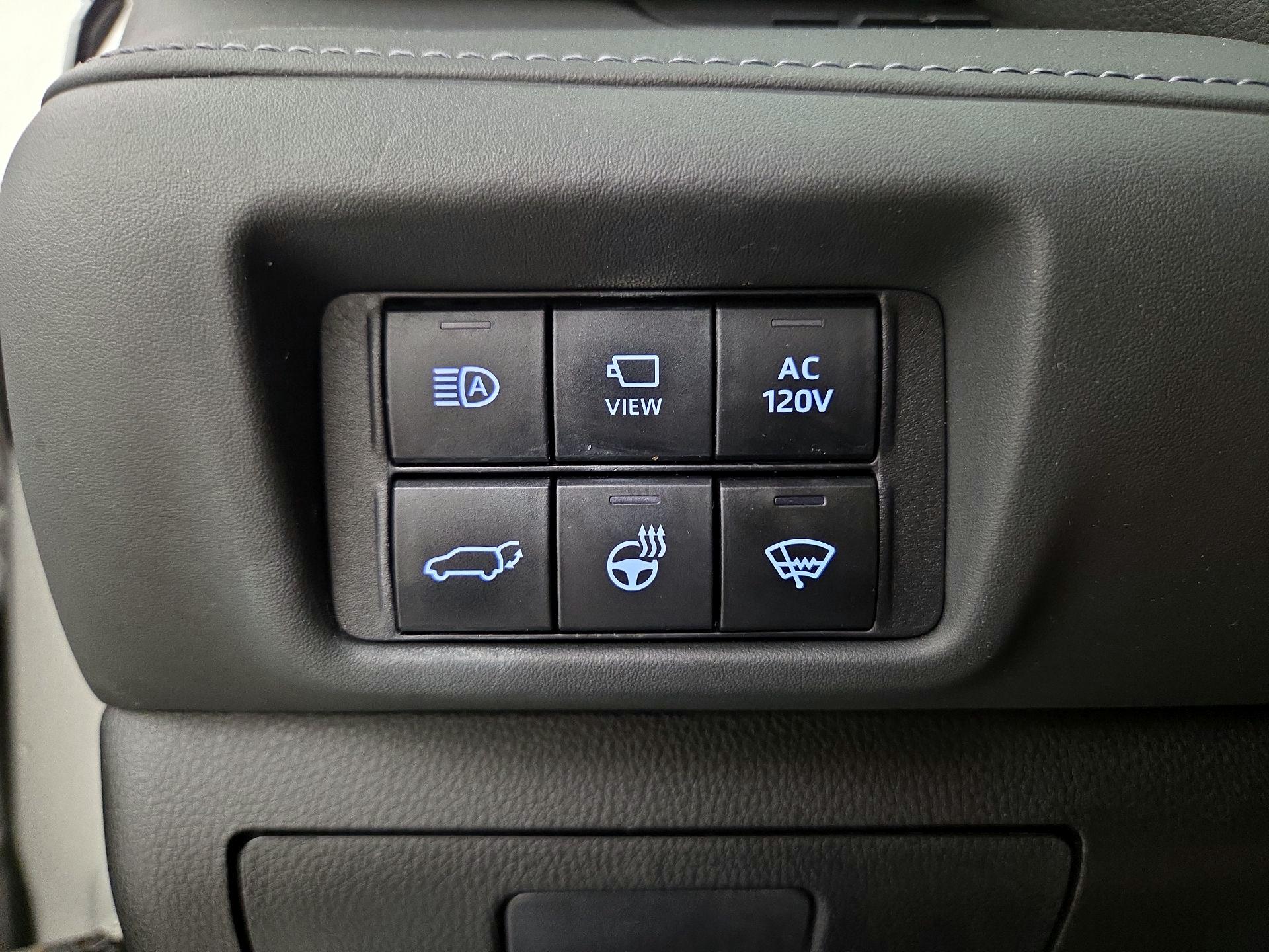 Thumbnail: 2021 Toyota Highlander - 13