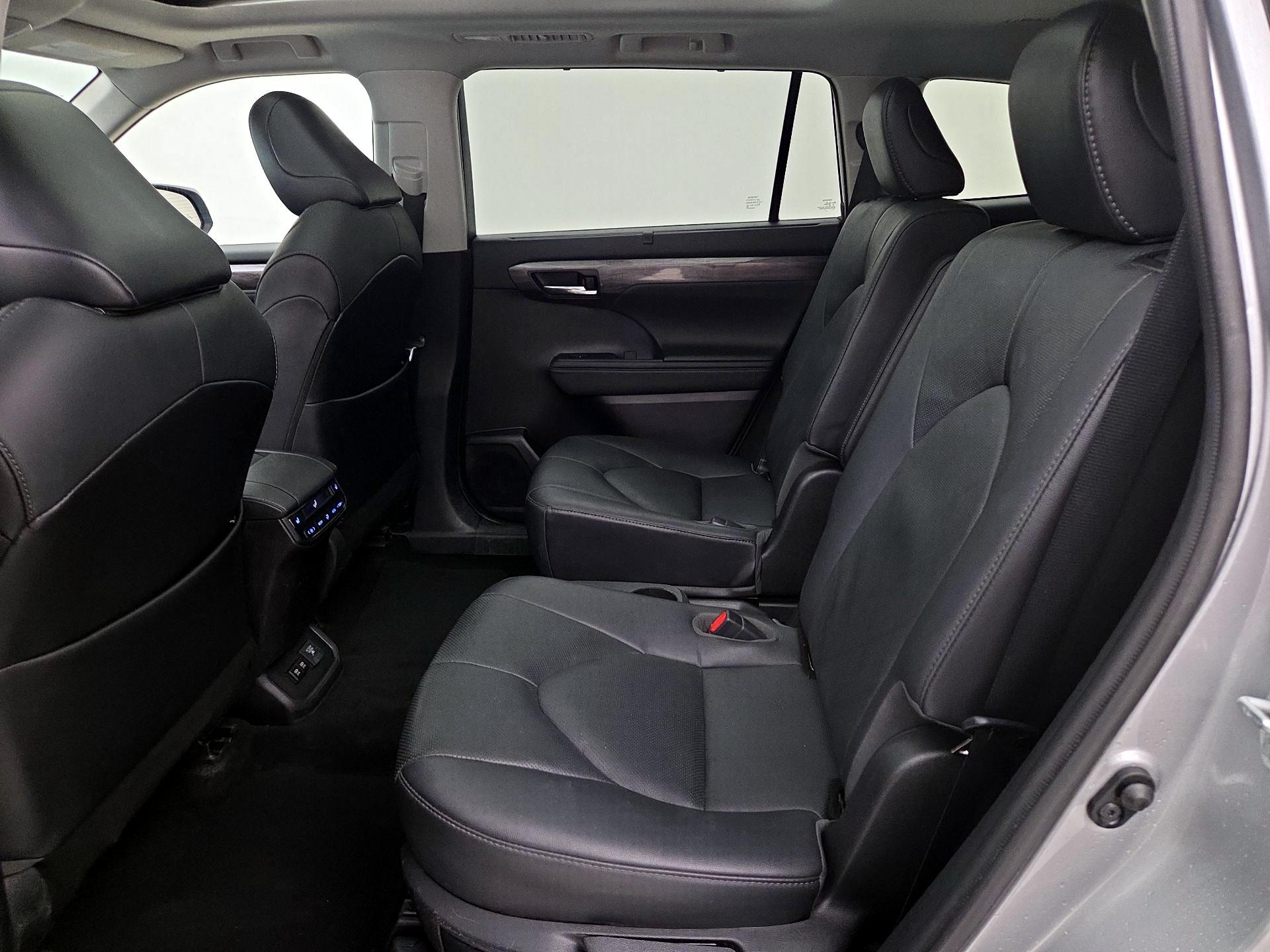 Thumbnail: 2021 Toyota Highlander - 20
