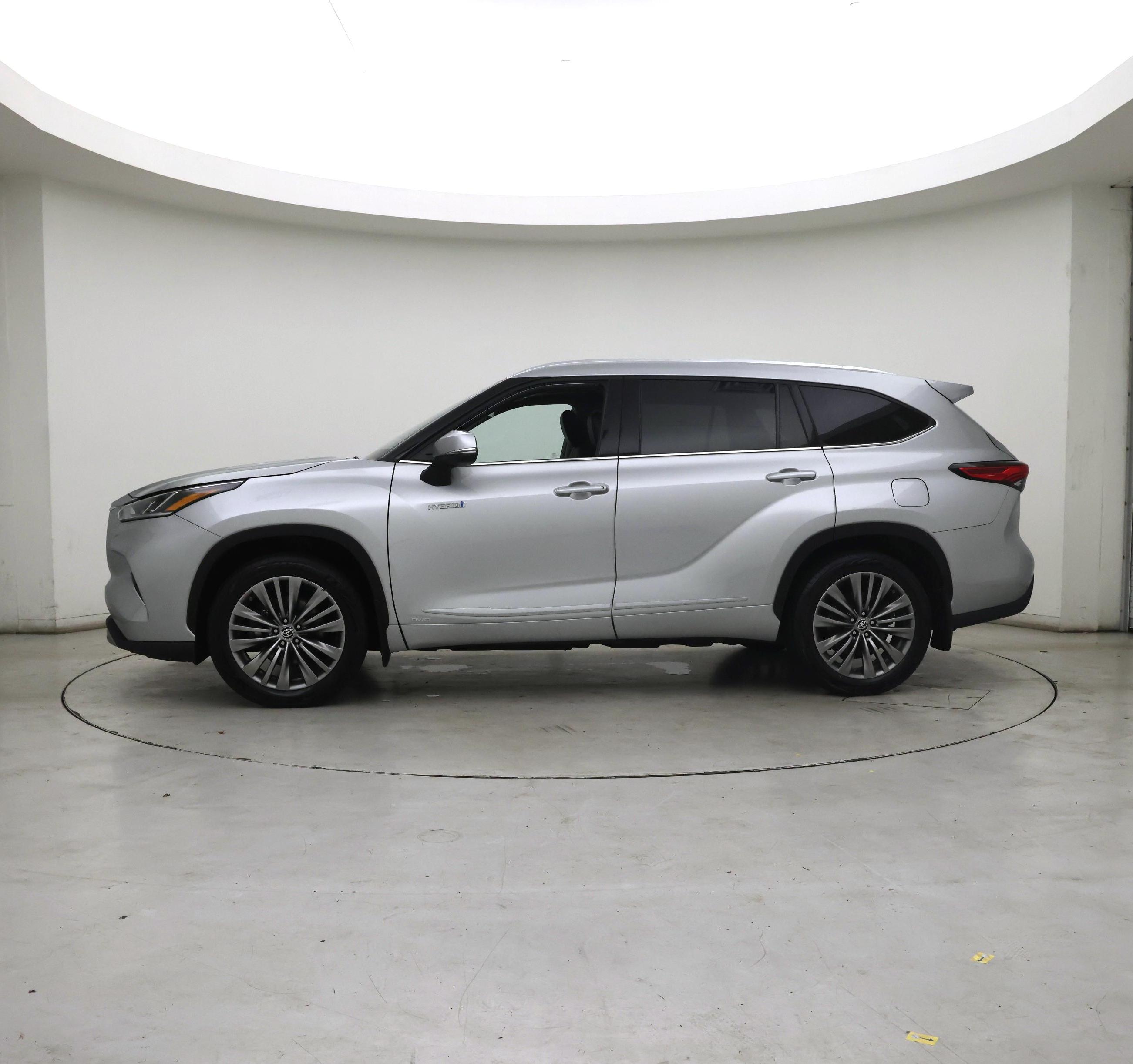 Thumbnail: 2021 Toyota Highlander - 3