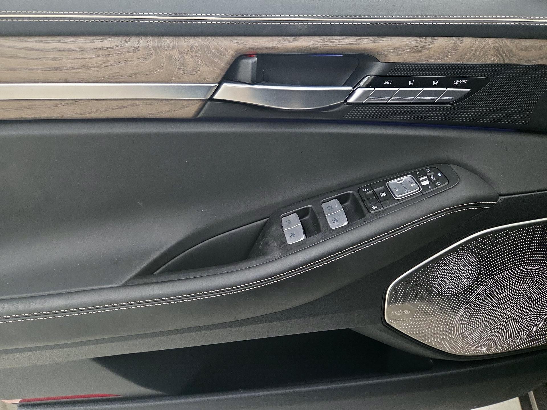 Thumbnail: 2021 Genesis G90 - 12