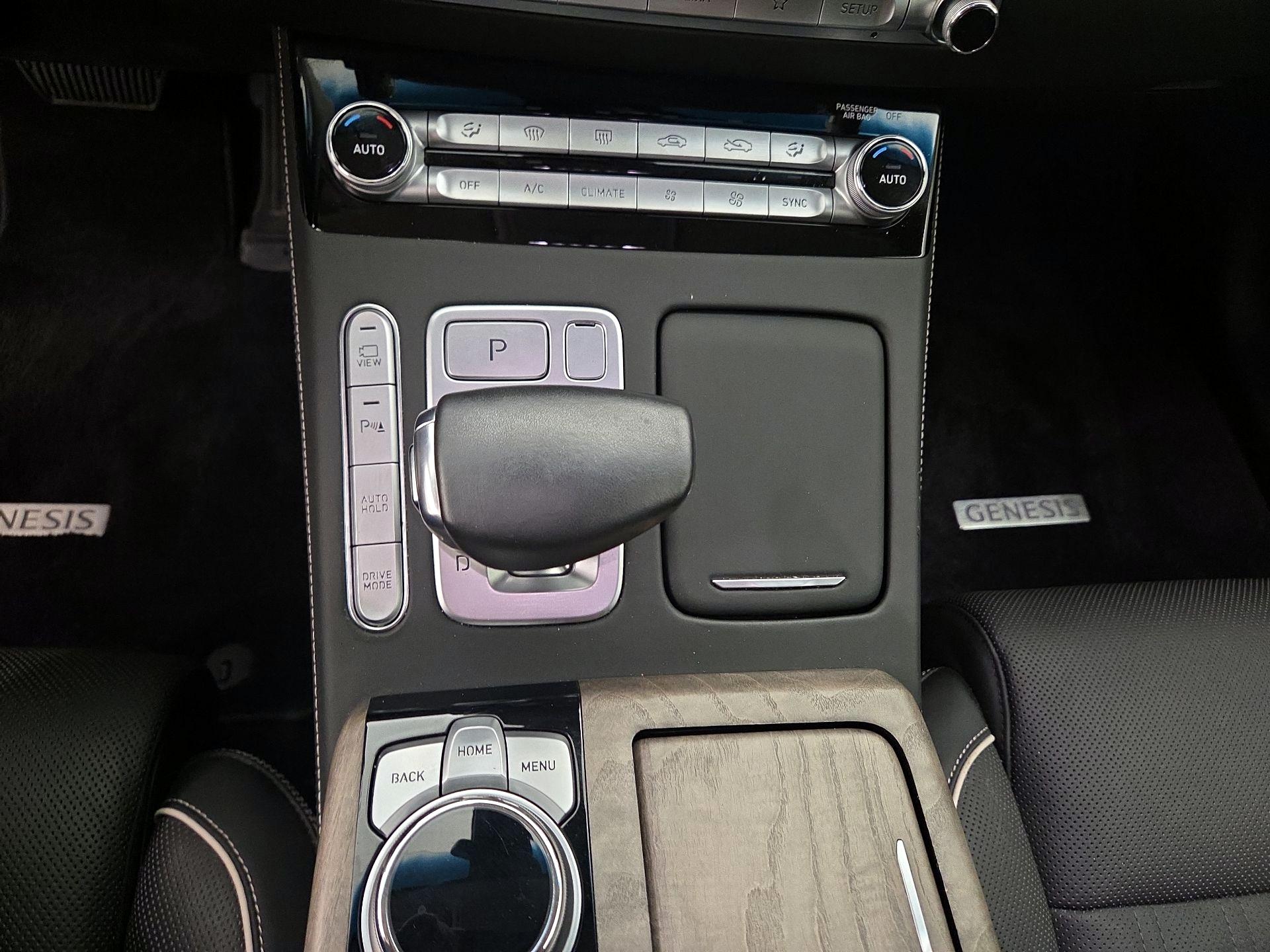 Thumbnail: 2021 Genesis G90 - 17
