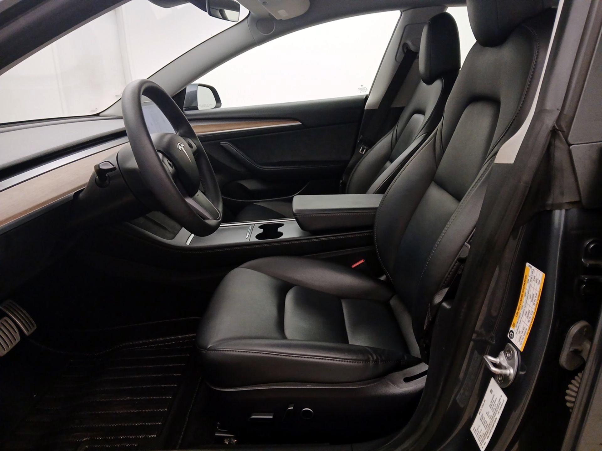Thumbnail: 2022 Tesla Model 3 - 11