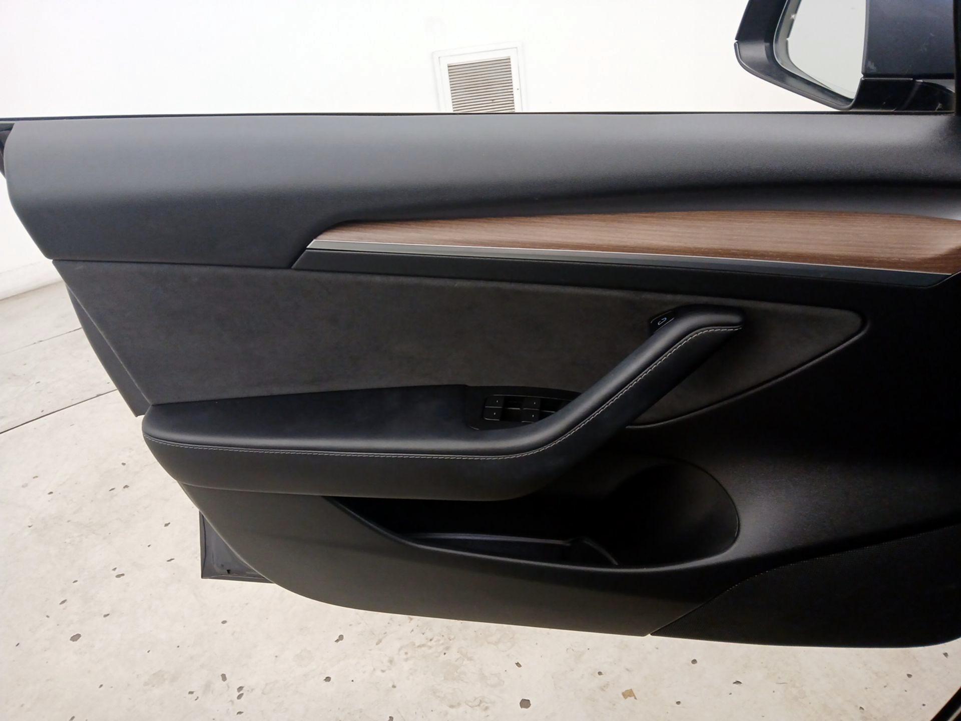 Thumbnail: 2022 Tesla Model 3 - 12