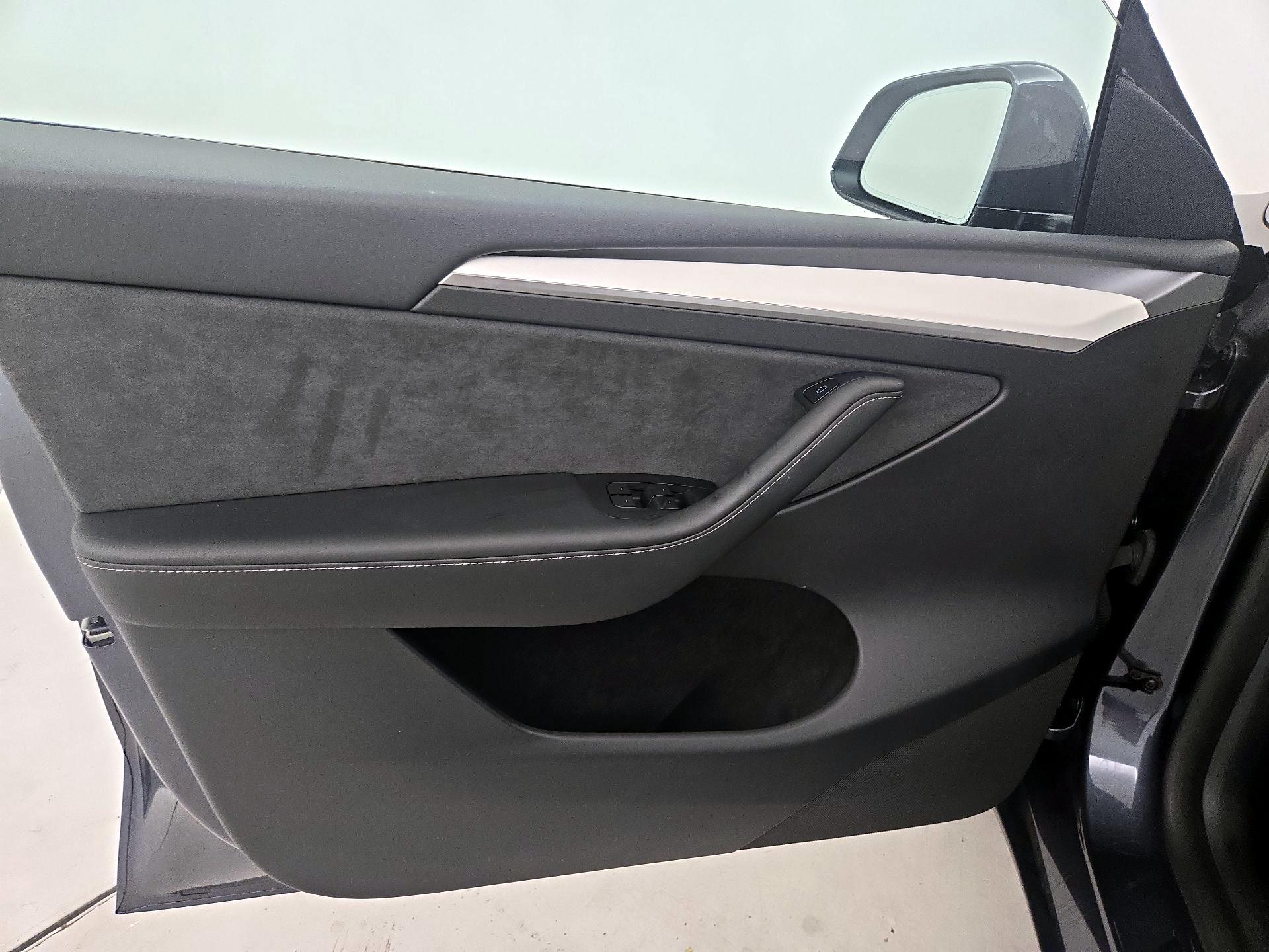 Thumbnail: 2023 Tesla Model Y - 12