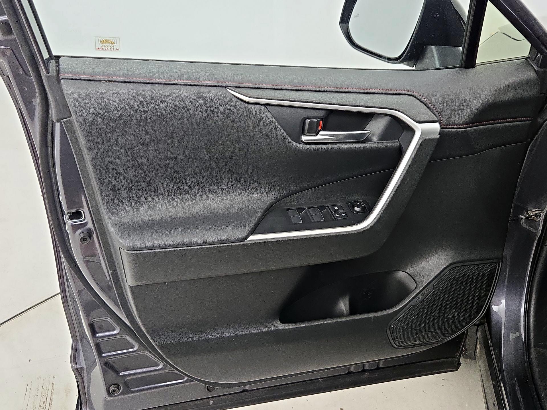 Thumbnail: 2021 Toyota RAV4 - 12