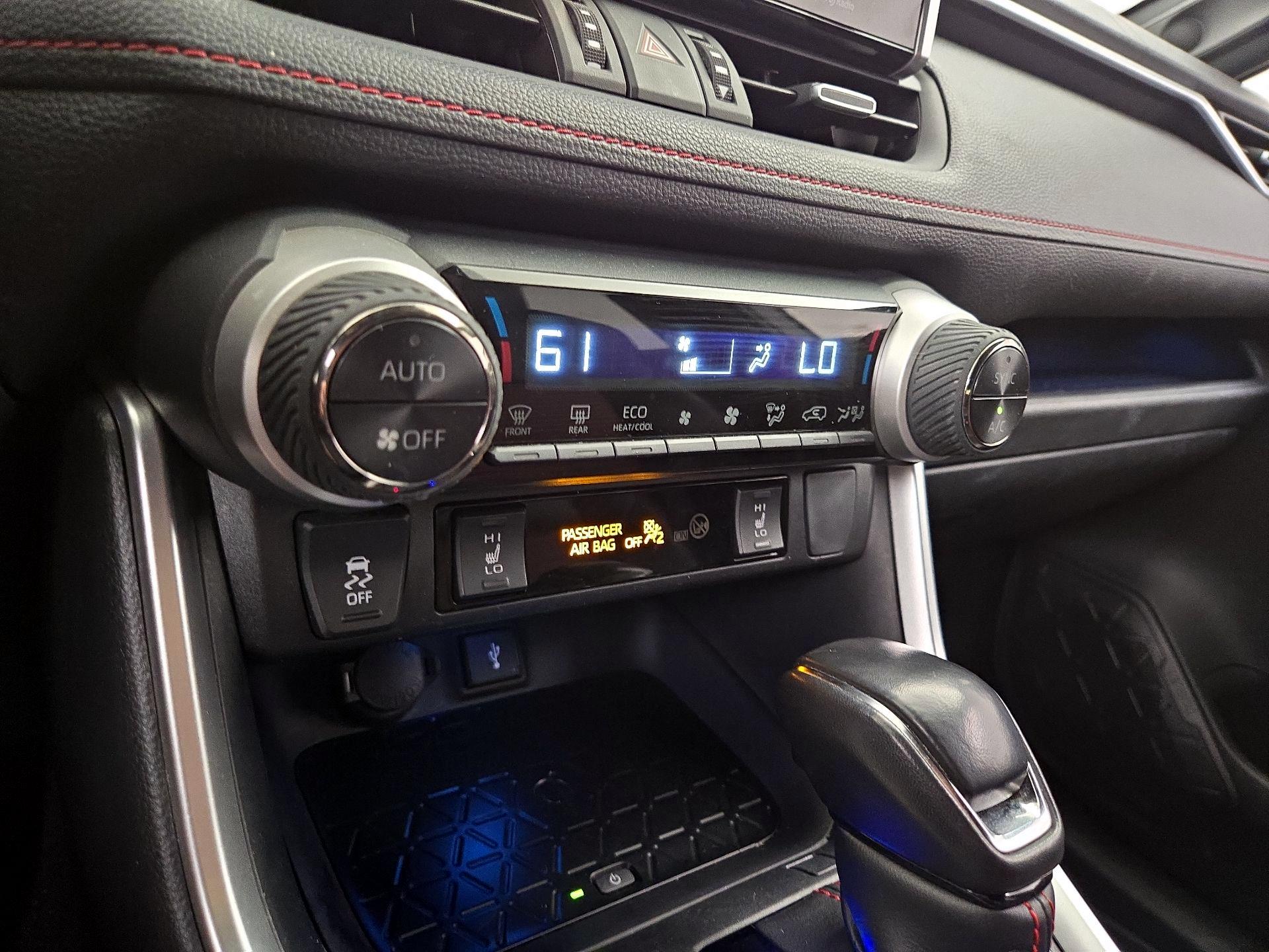 Thumbnail: 2021 Toyota RAV4 - 17