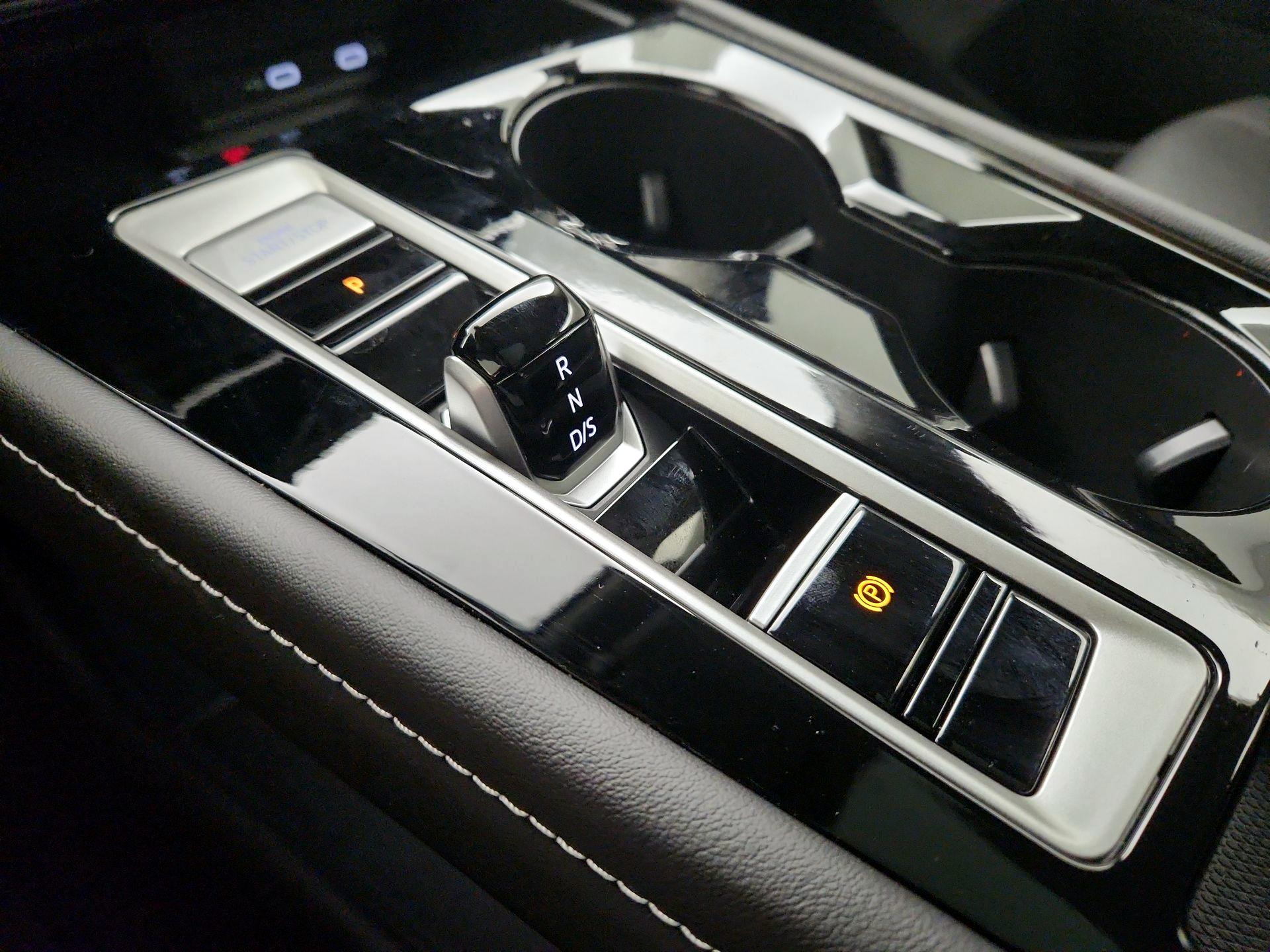 Thumbnail: 2024 Volkswagen Atlas - 17