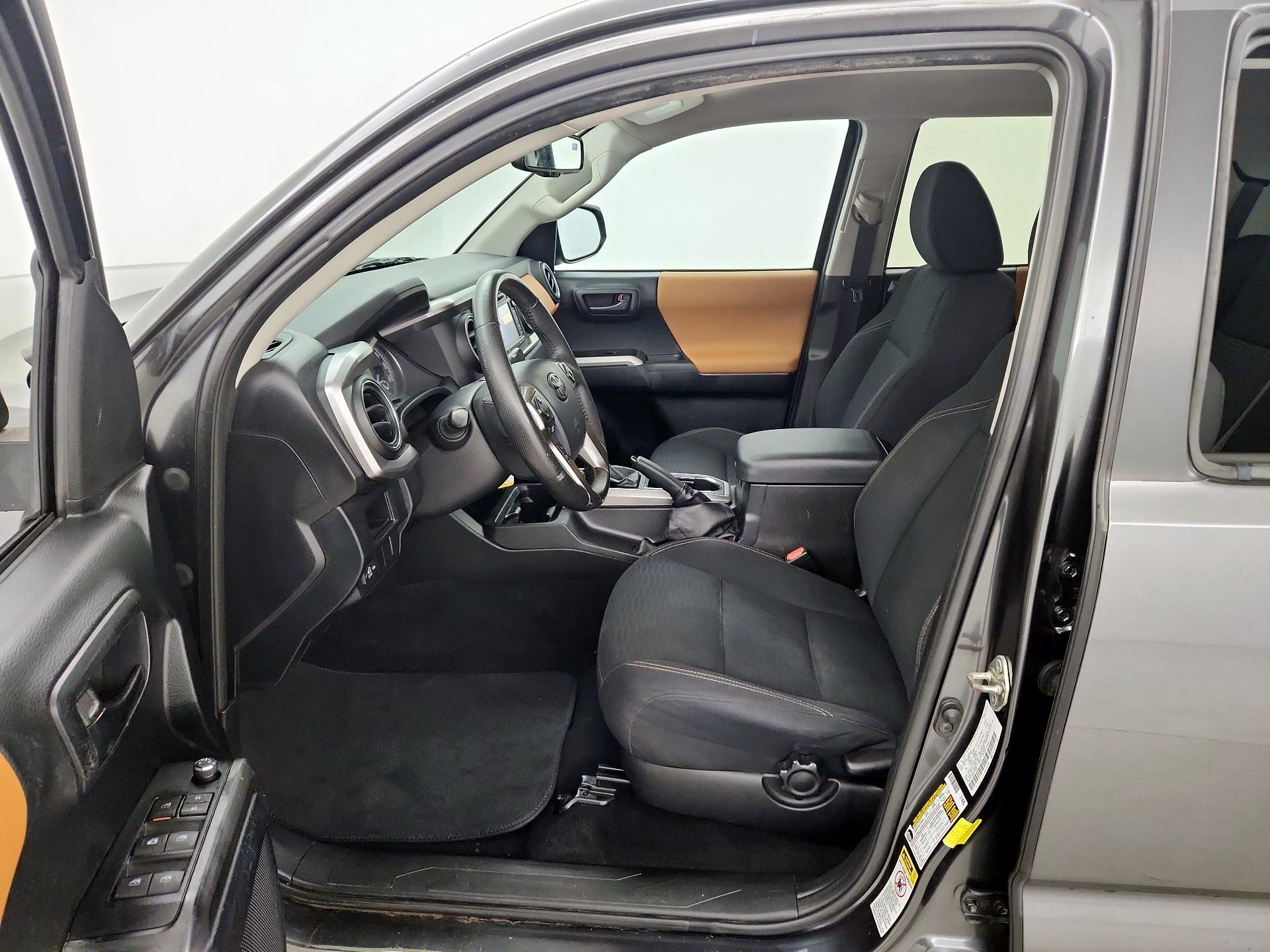 Thumbnail: 2016 Toyota Tacoma - 11