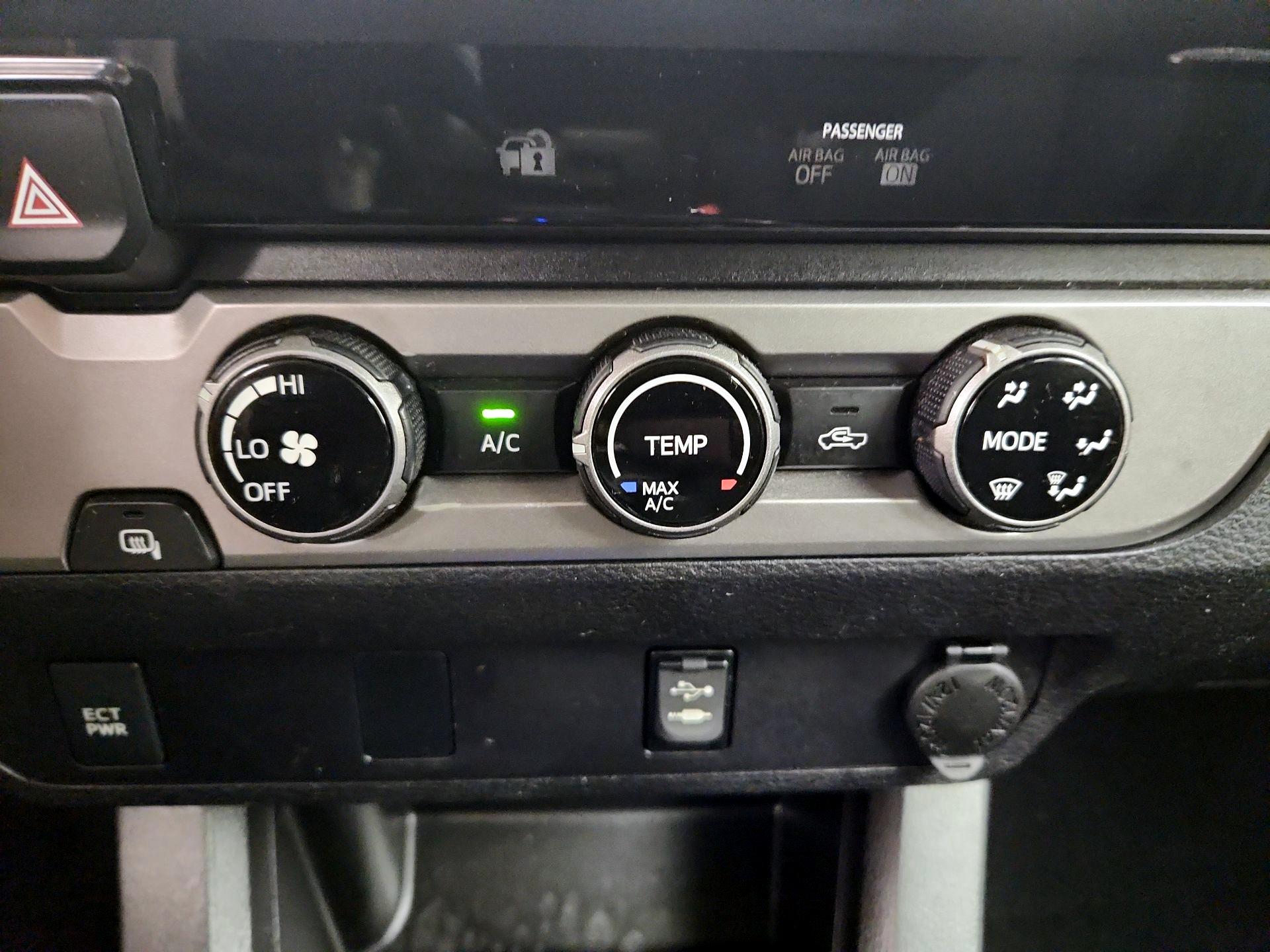 Thumbnail: 2016 Toyota Tacoma - 16