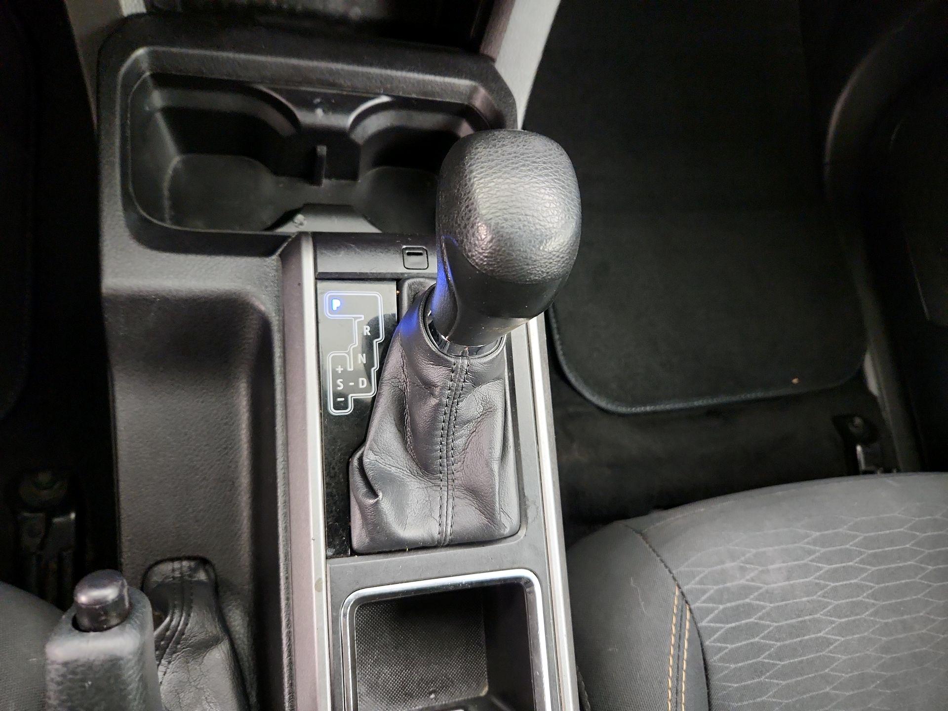 Thumbnail: 2016 Toyota Tacoma - 17
