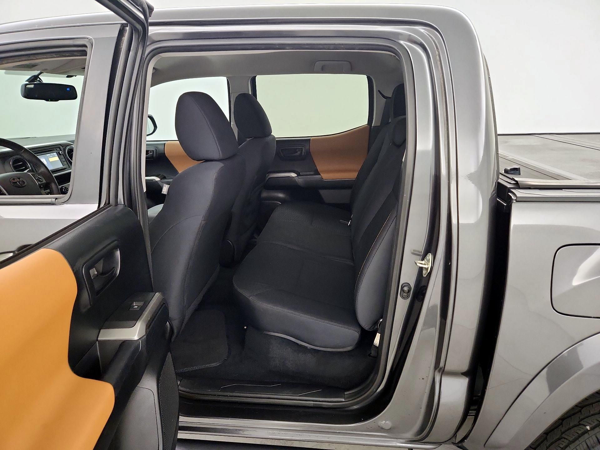 Thumbnail: 2016 Toyota Tacoma - 19