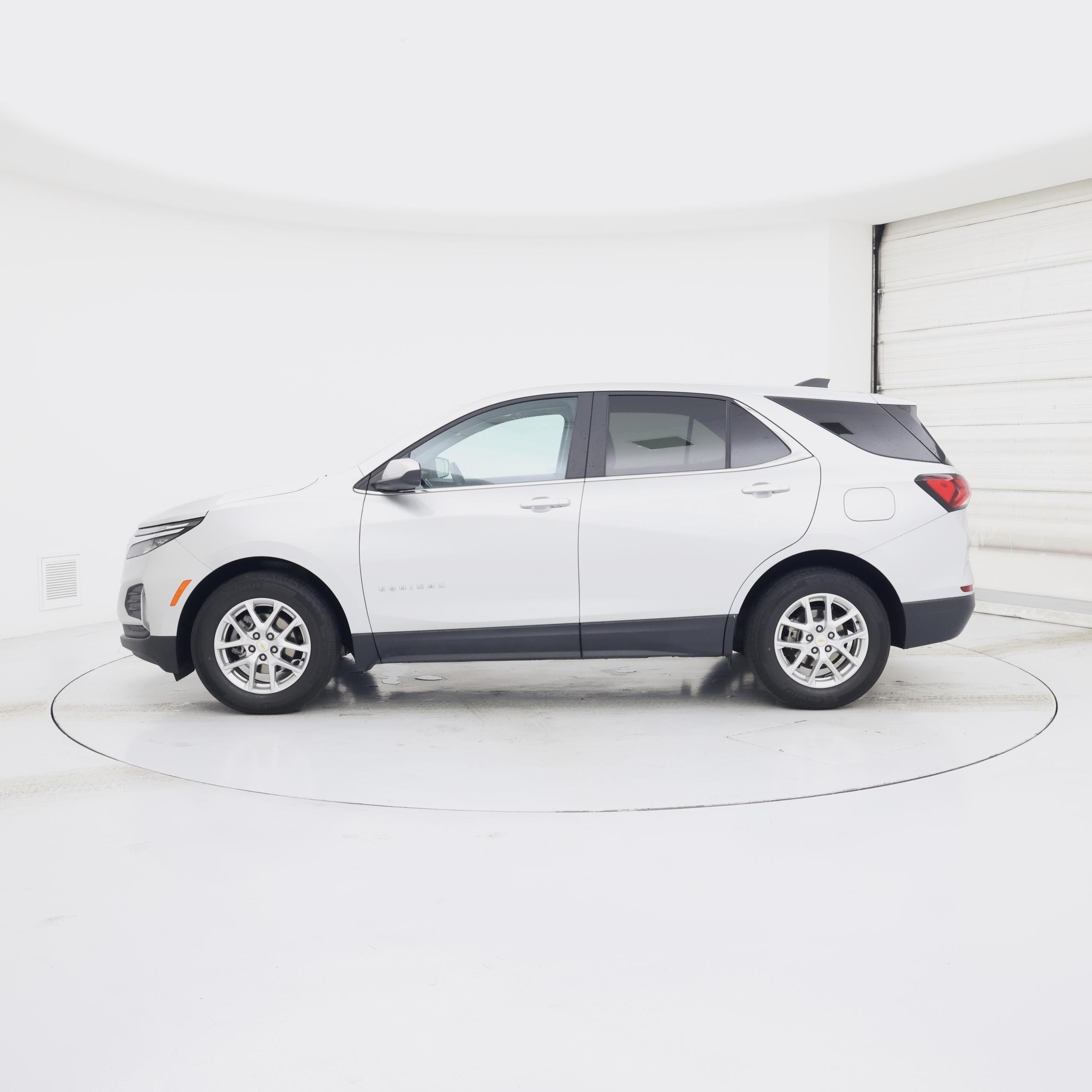 Thumbnail: 2022 Chevrolet Equinox - 3