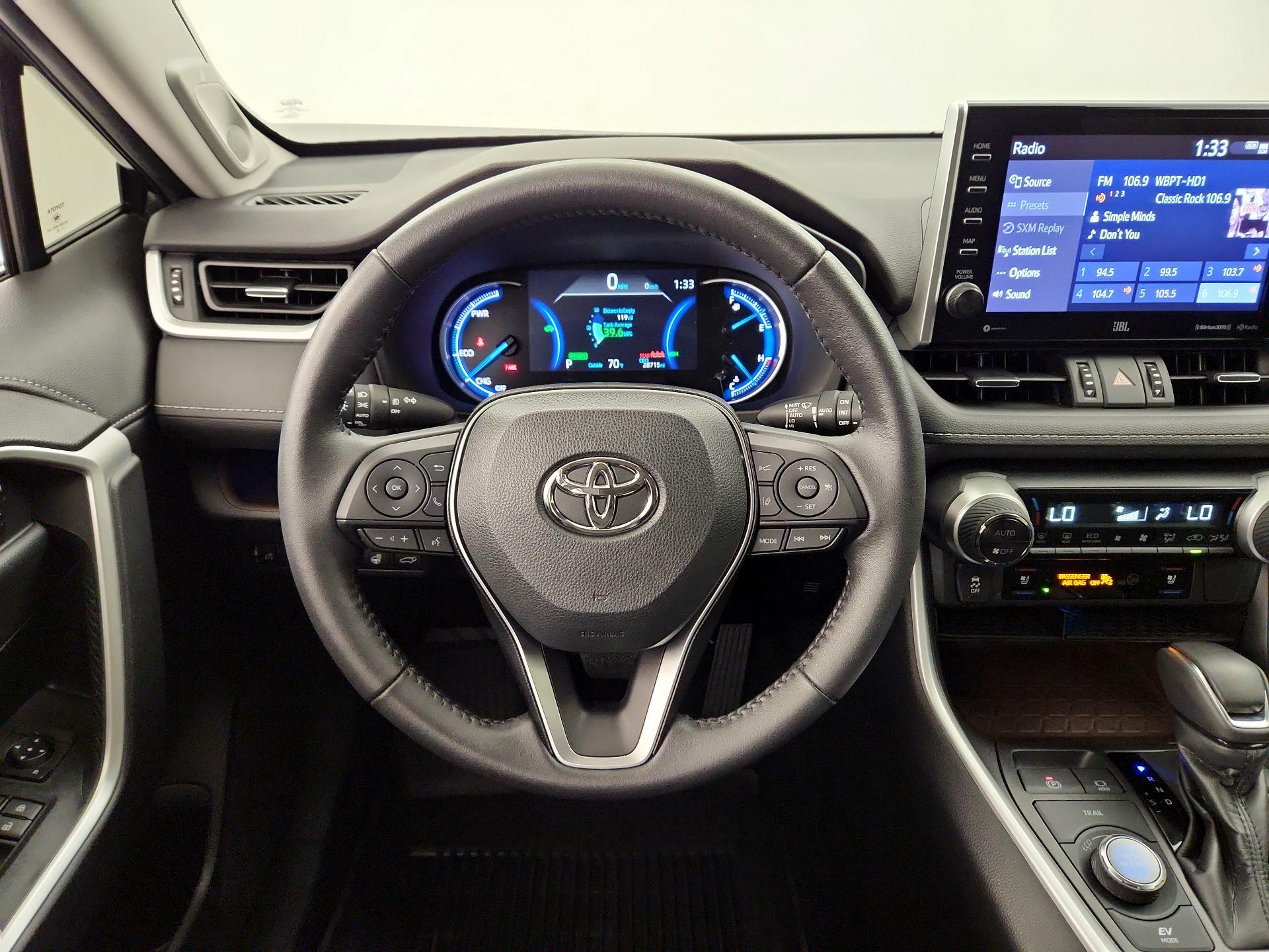 Thumbnail: 2022 Toyota RAV4 - 10