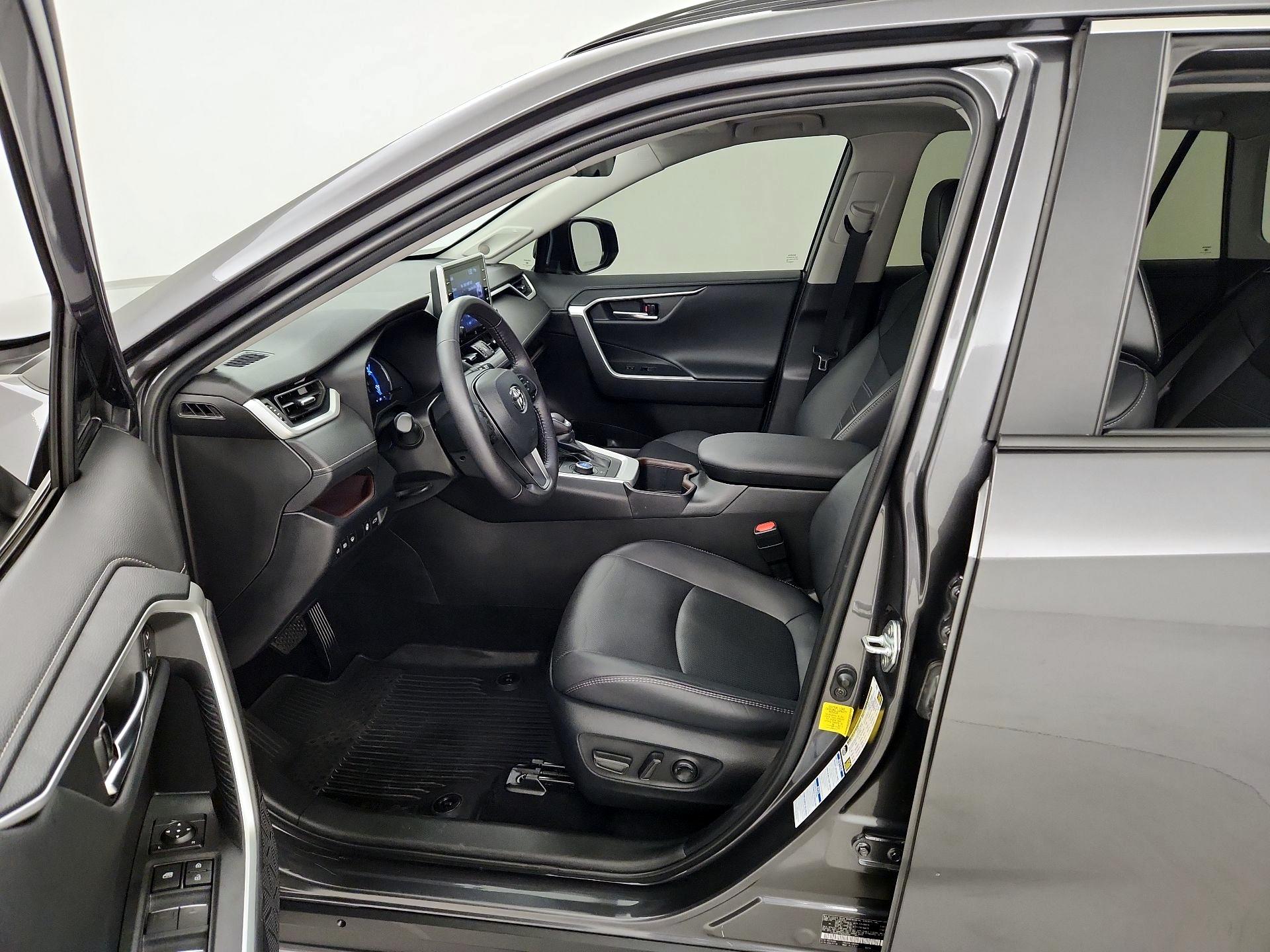 Thumbnail: 2022 Toyota RAV4 - 11