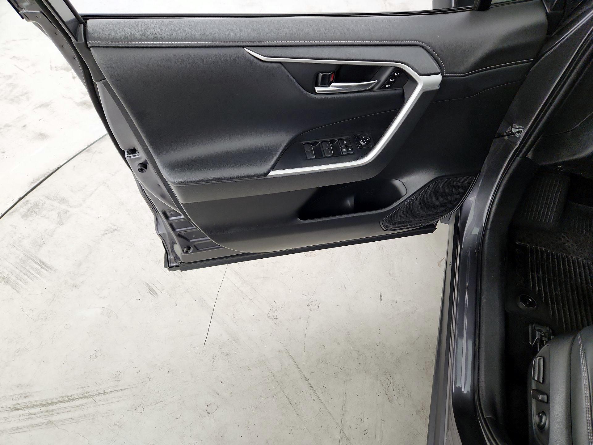 Thumbnail: 2022 Toyota RAV4 - 12