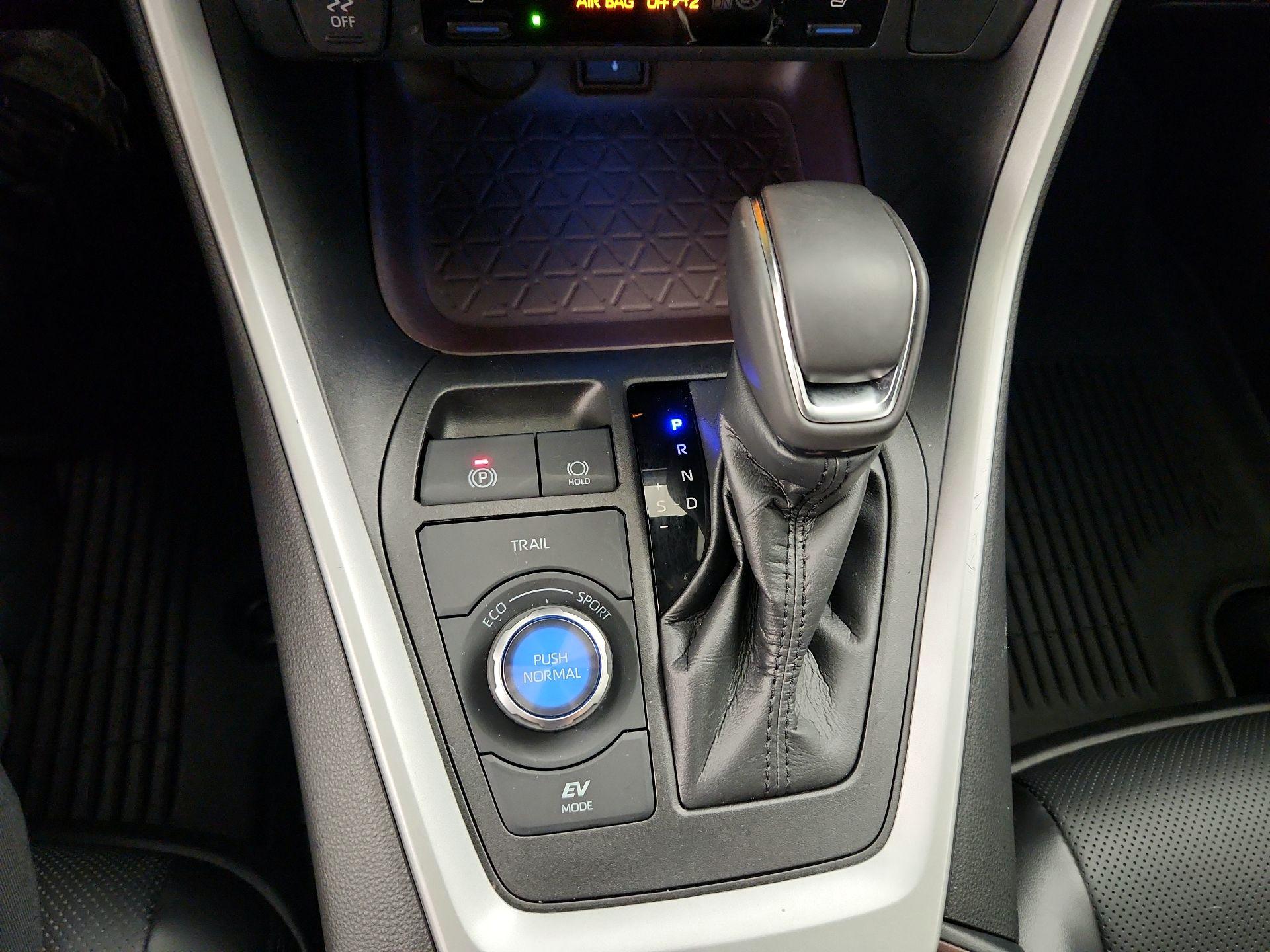 Thumbnail: 2022 Toyota RAV4 - 17