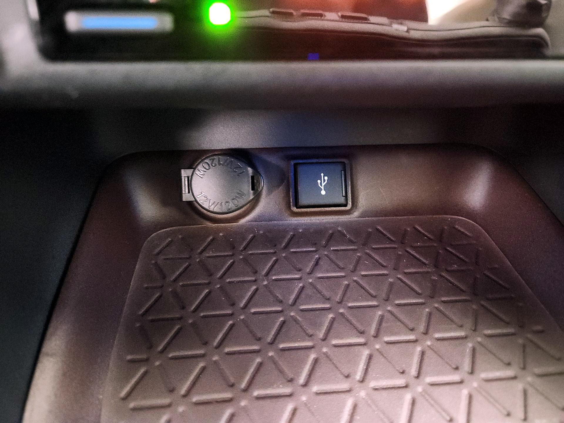 Thumbnail: 2022 Toyota RAV4 - 18