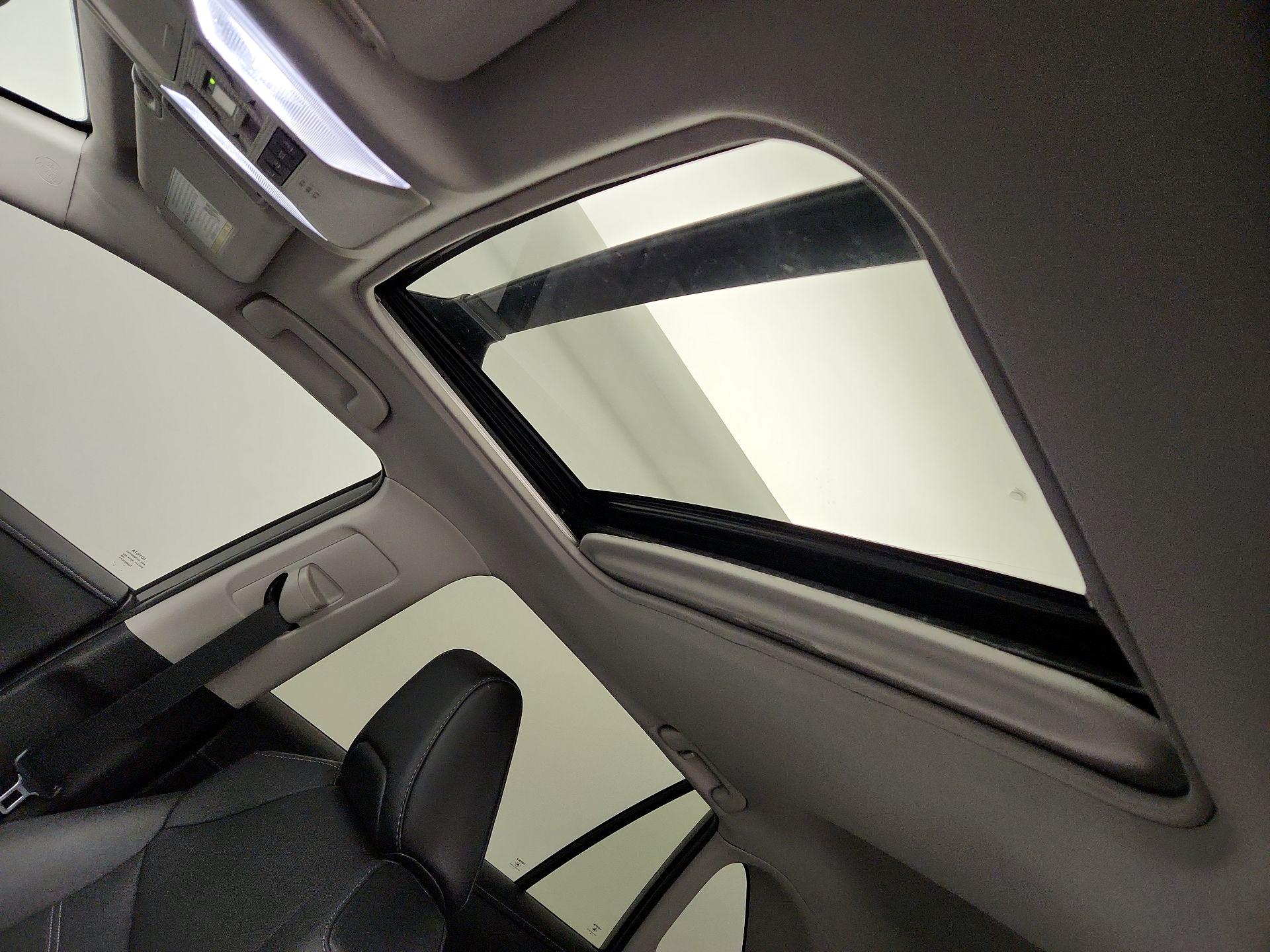 Thumbnail: 2022 Toyota RAV4 - 19