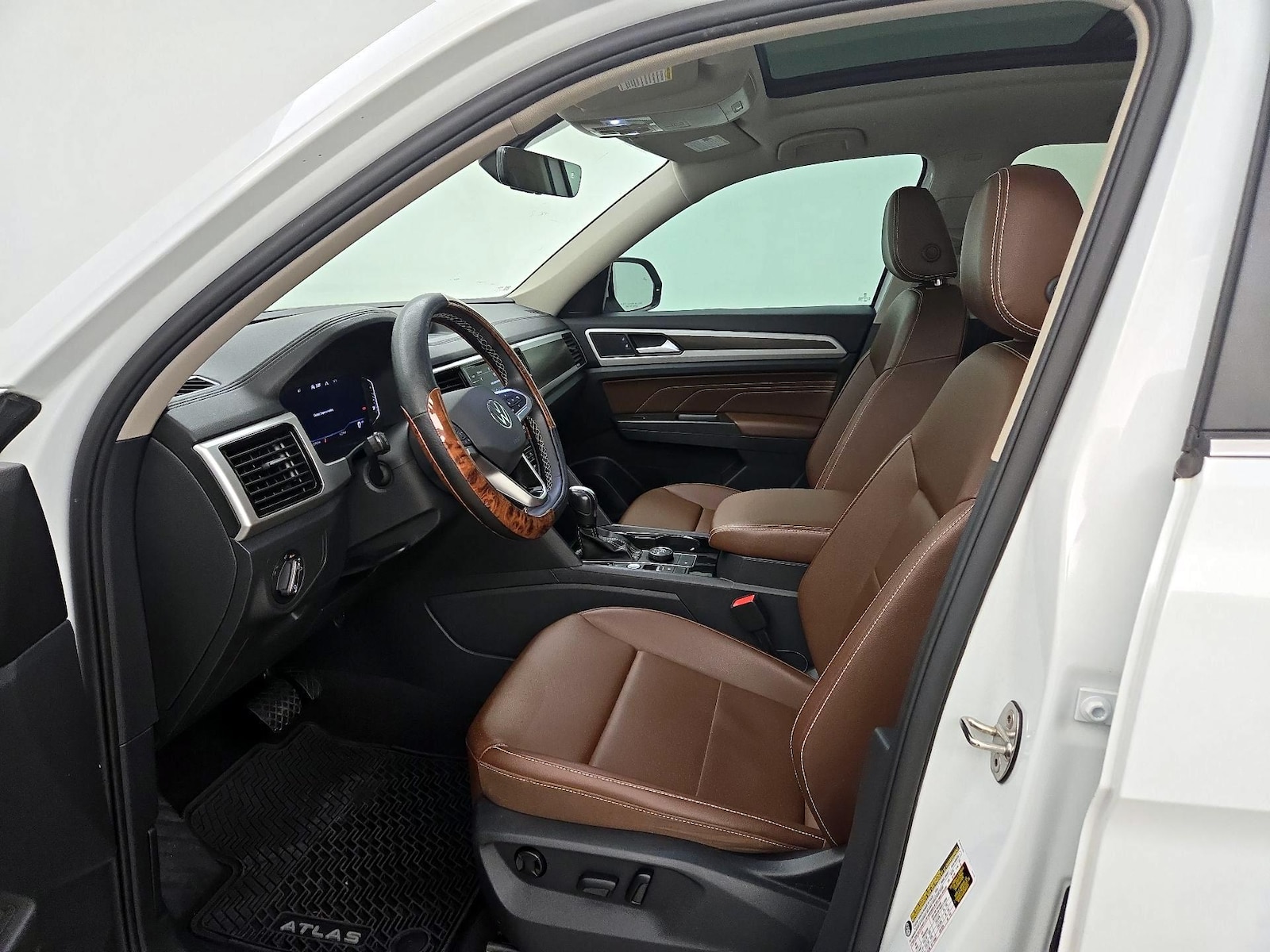 2023 Volkswagen Atlas SE w/Tech - Photo 12