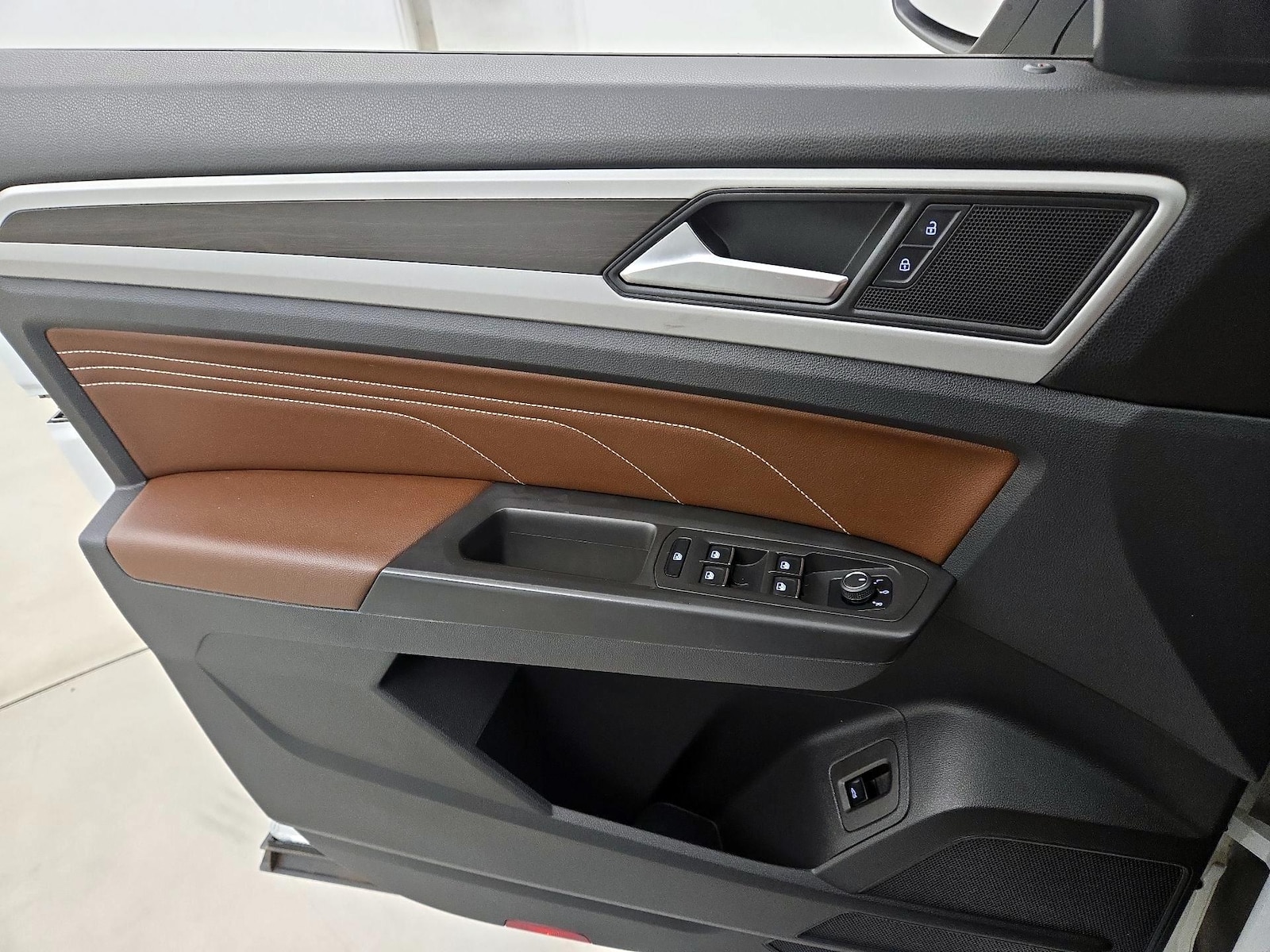 2023 Volkswagen Atlas SE w/Tech - Photo 13
