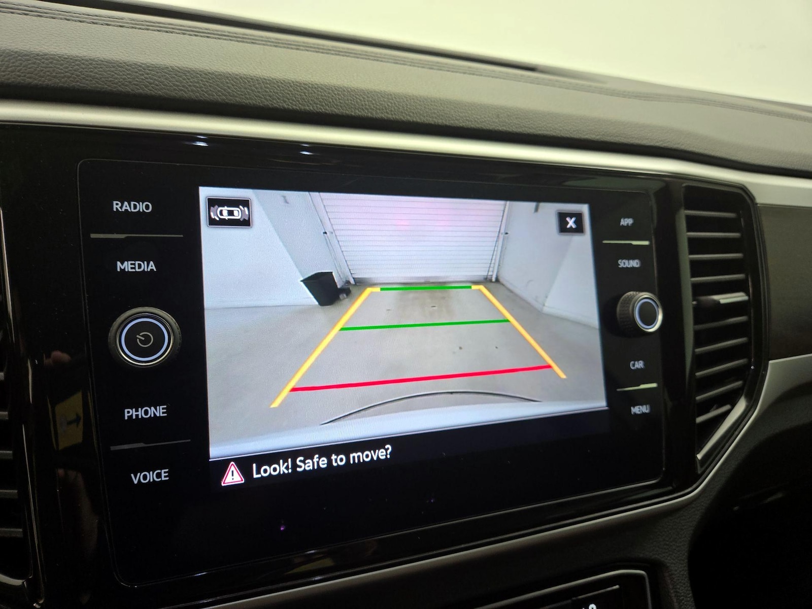 2023 Volkswagen Atlas SE w/Tech - Photo 15