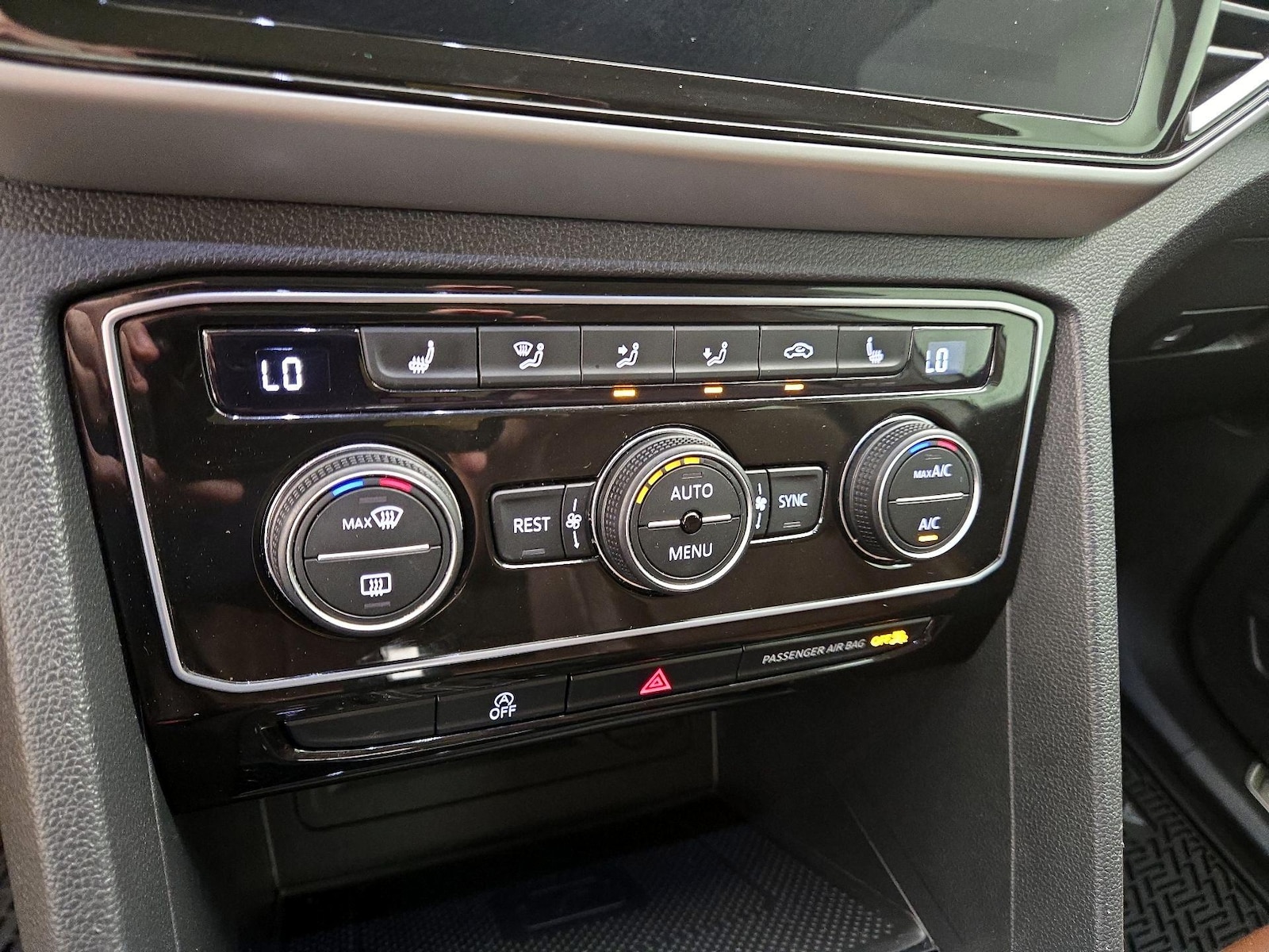 2023 Volkswagen Atlas SE w/Tech - Photo 17