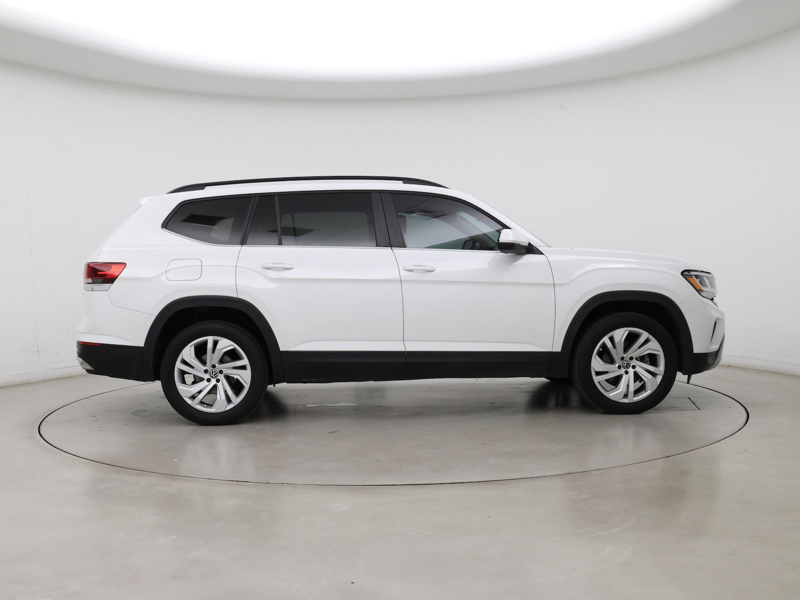 2023 Volkswagen Atlas SE w/Tech - Photo 8